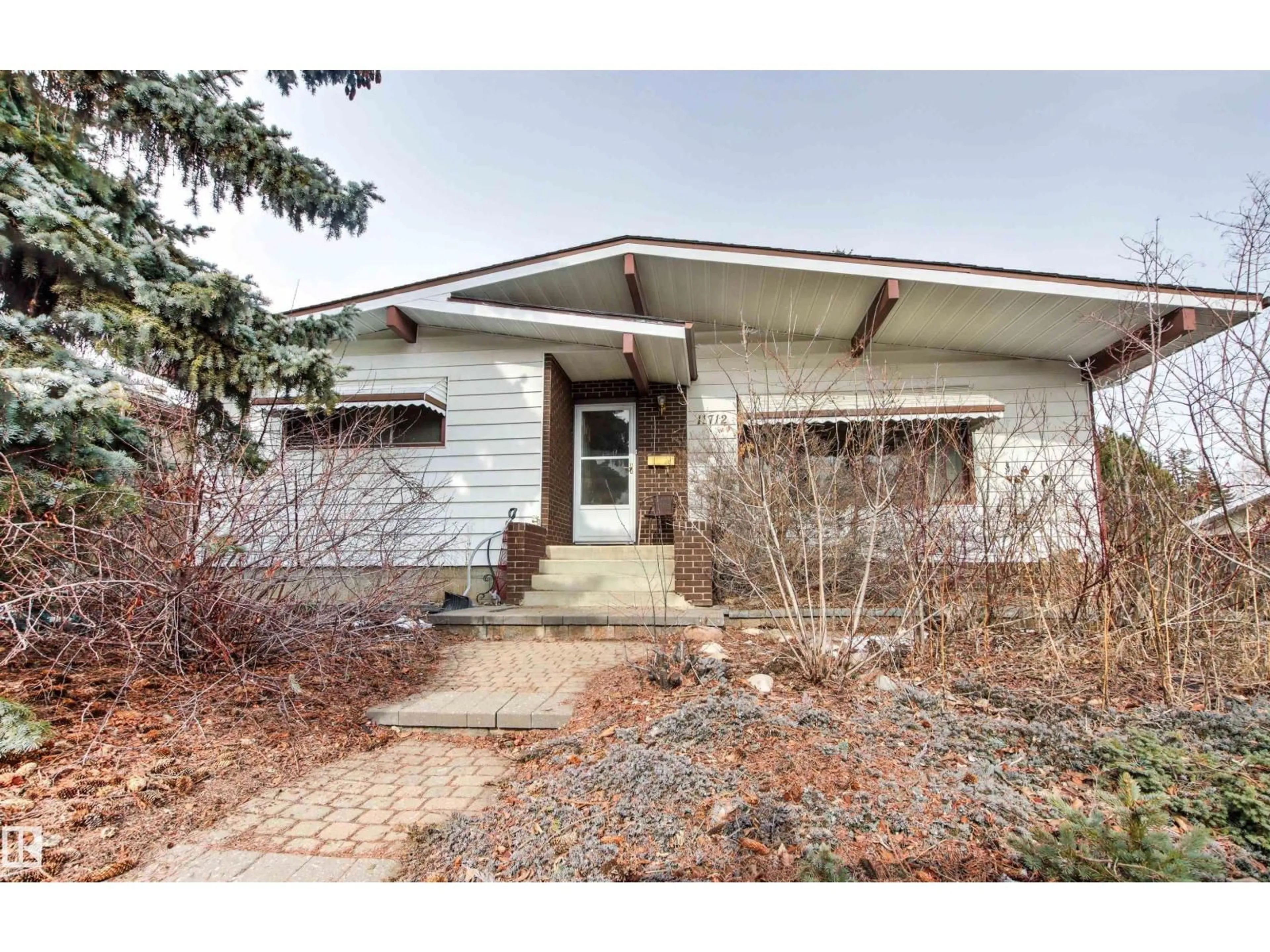 Home with vinyl exterior material, street for 11712 43 AV, Edmonton Alberta T6J0Y7