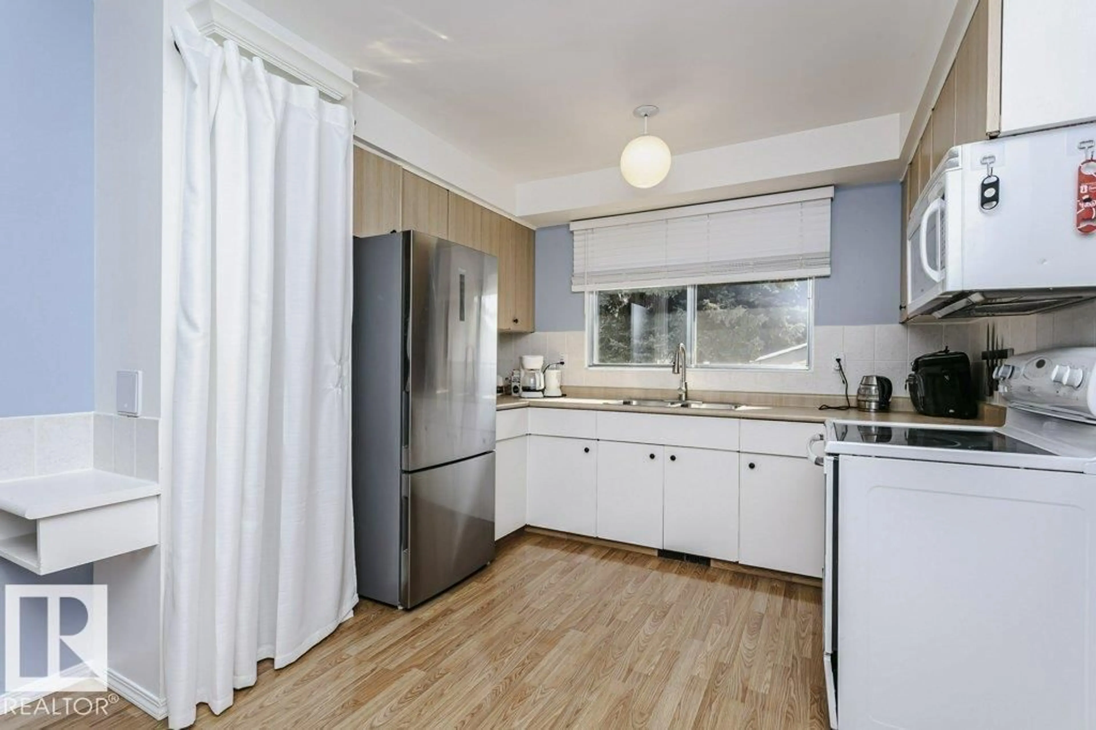 Standard kitchen, unknown for 31 SANDPIPER DR, Sherwood Park Alberta T8A0B7