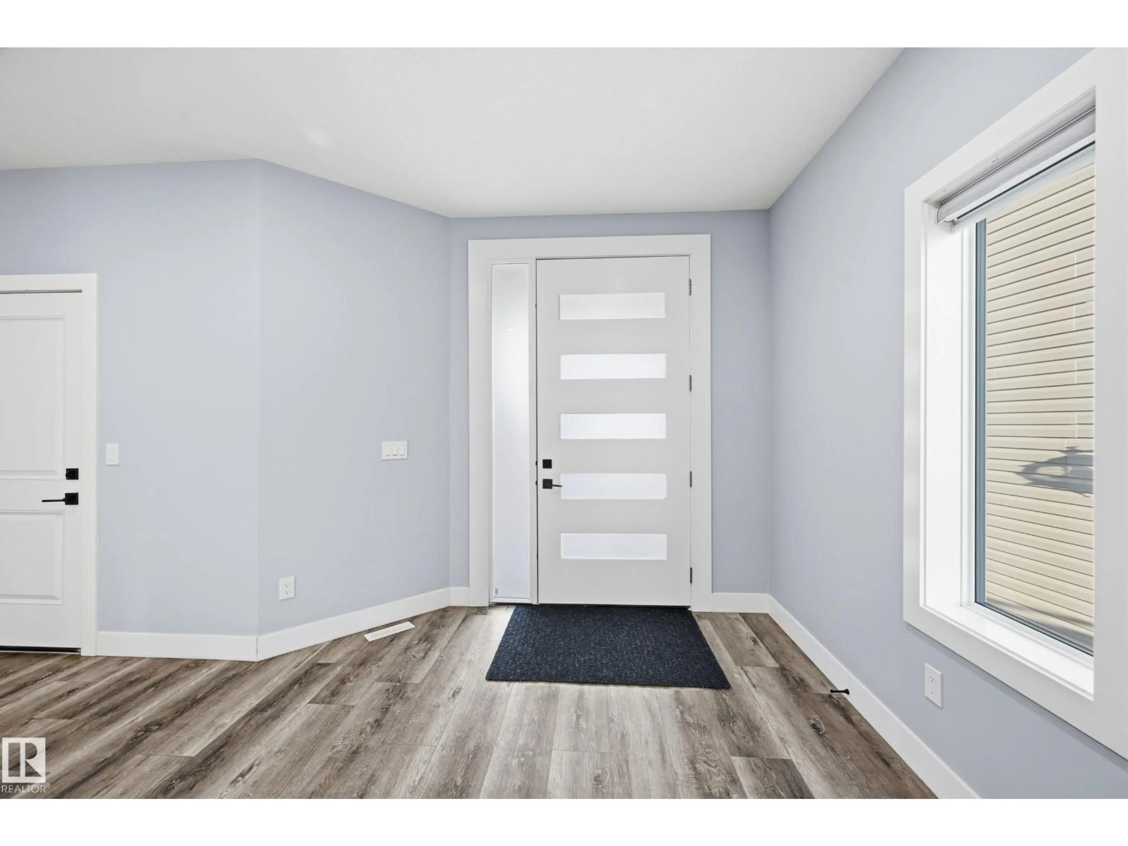 Indoor entryway for 829 MORRIS AV, Leduc Alberta T9E1G1
