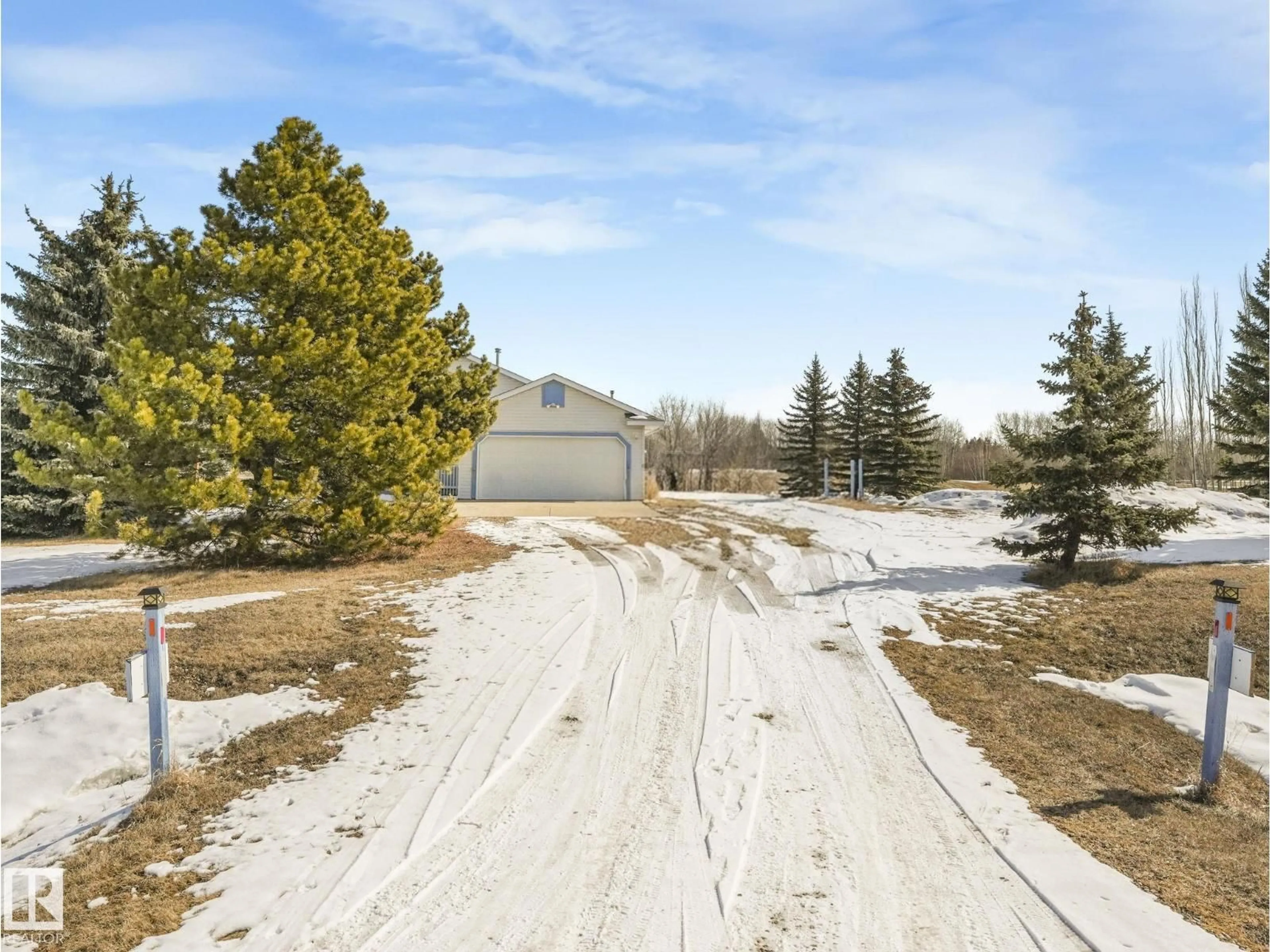 A pic from outside/outdoor area/front of a property/back of a property/a pic from drone, street for 337 RGE ROAD 225, Rural Strathcona County Alberta T8C1H3