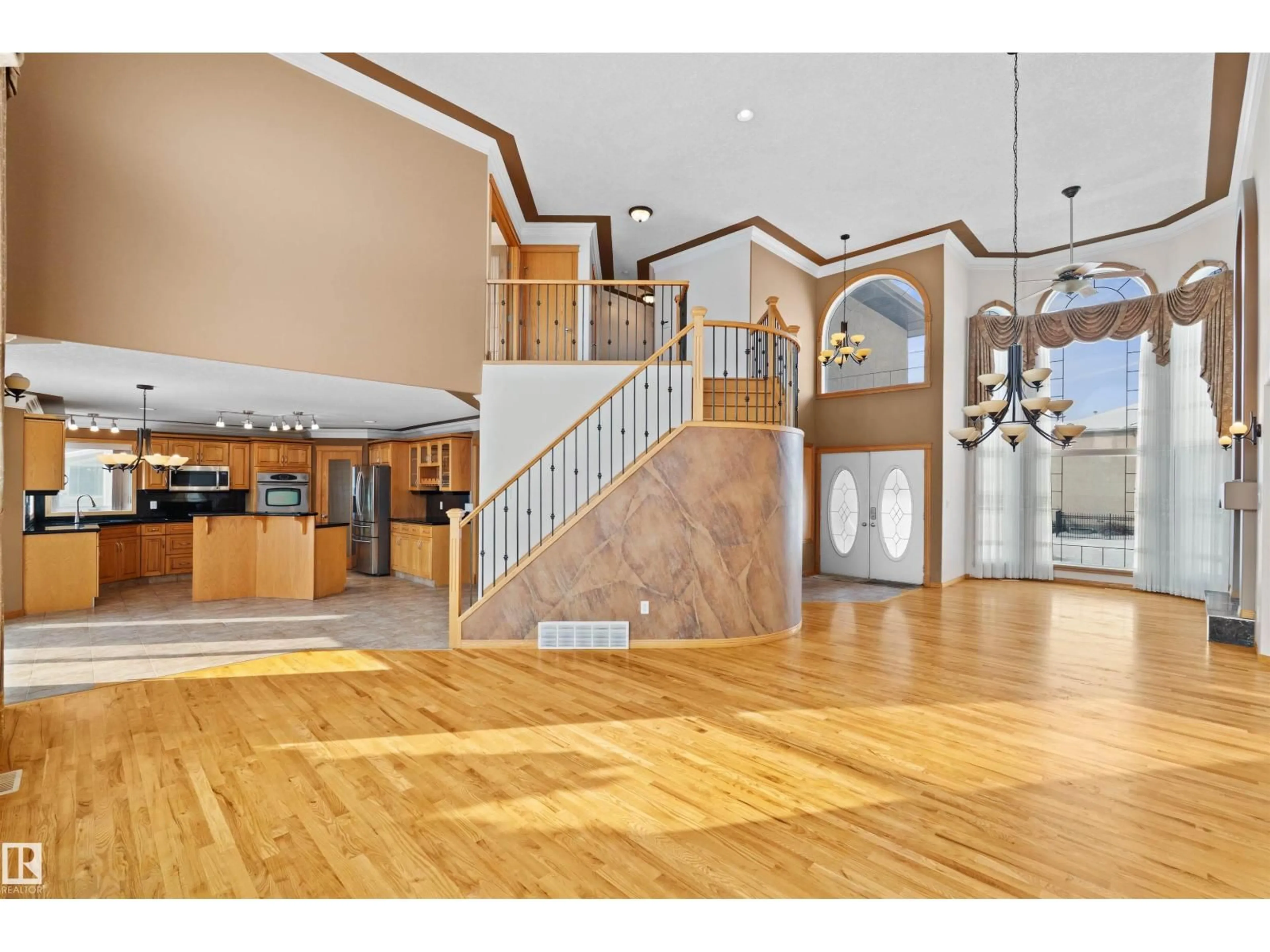 Indoor foyer for 15907 91 ST, Edmonton Alberta T5Z0A8