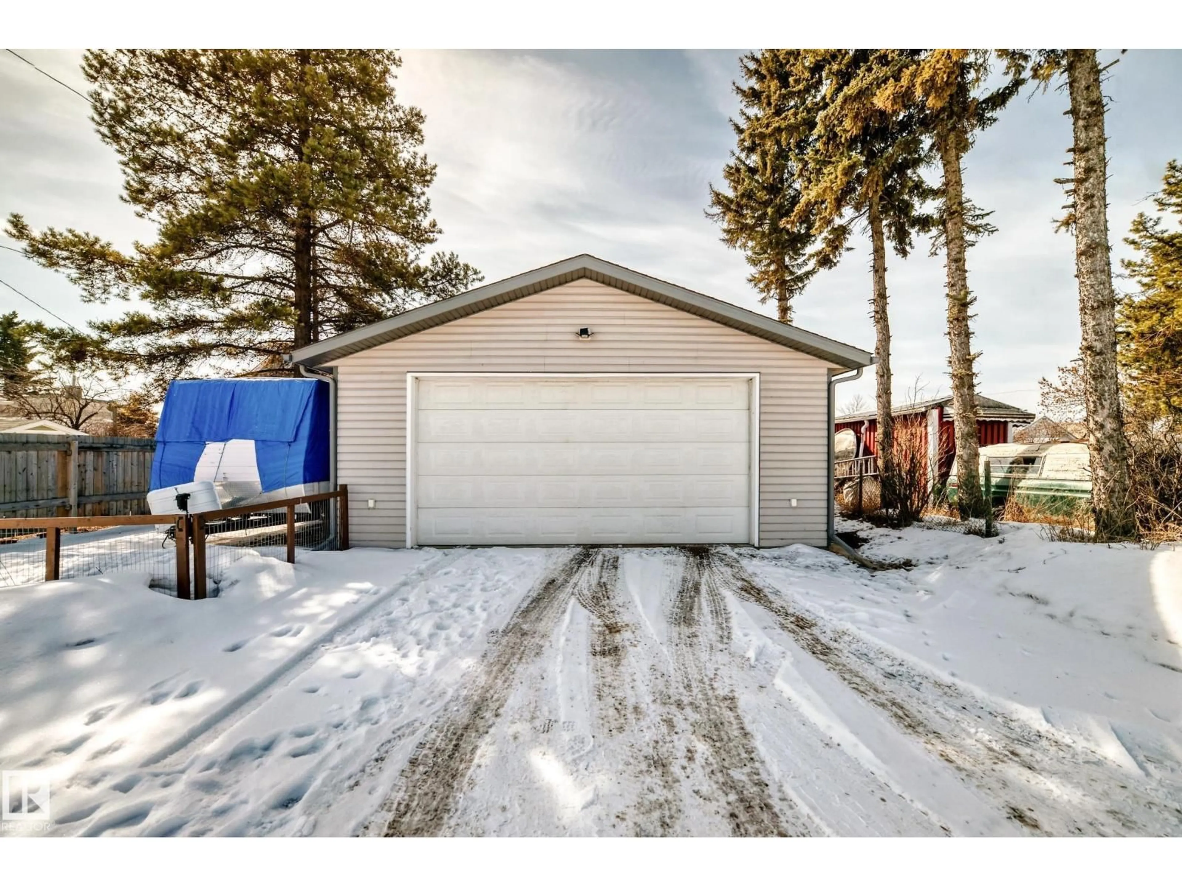 Indoor garage for 5024 54 AV, Ryley Alberta T0B4A0