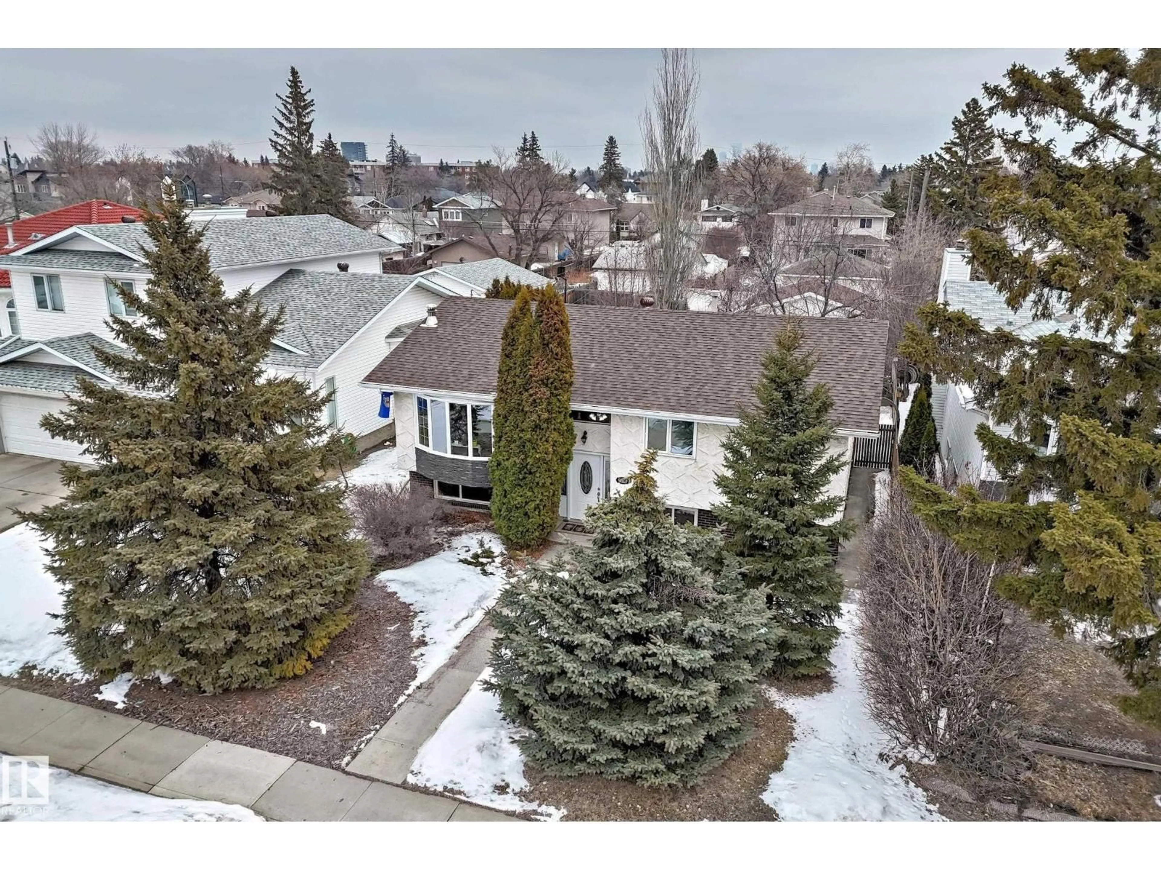 A pic from outside/outdoor area/front of a property/back of a property/a pic from drone, street for NW - 9813 152 ST, Edmonton Alberta T5P1X2