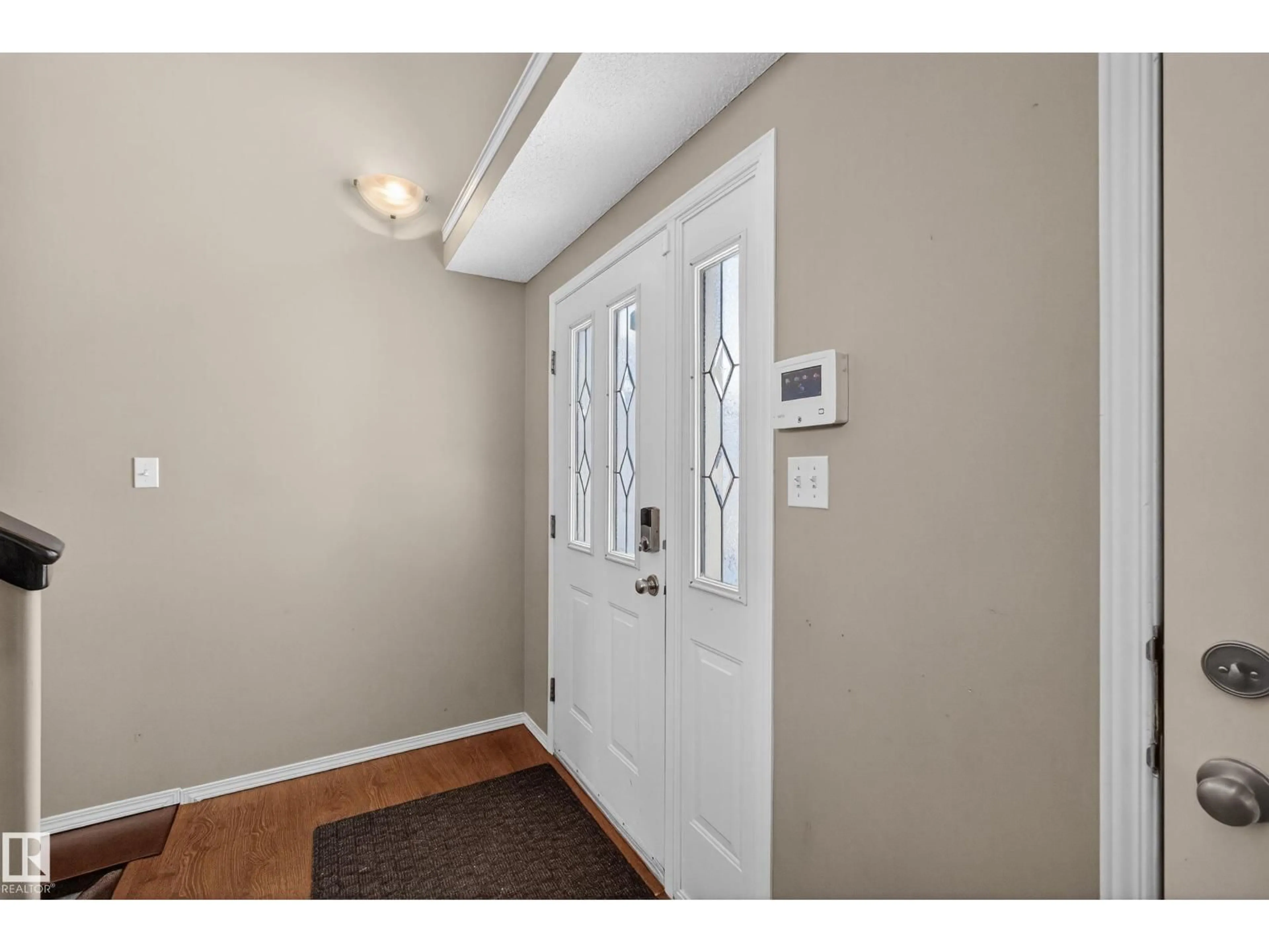 Indoor entryway for 3779 18 ST, Edmonton Alberta T6T1S5