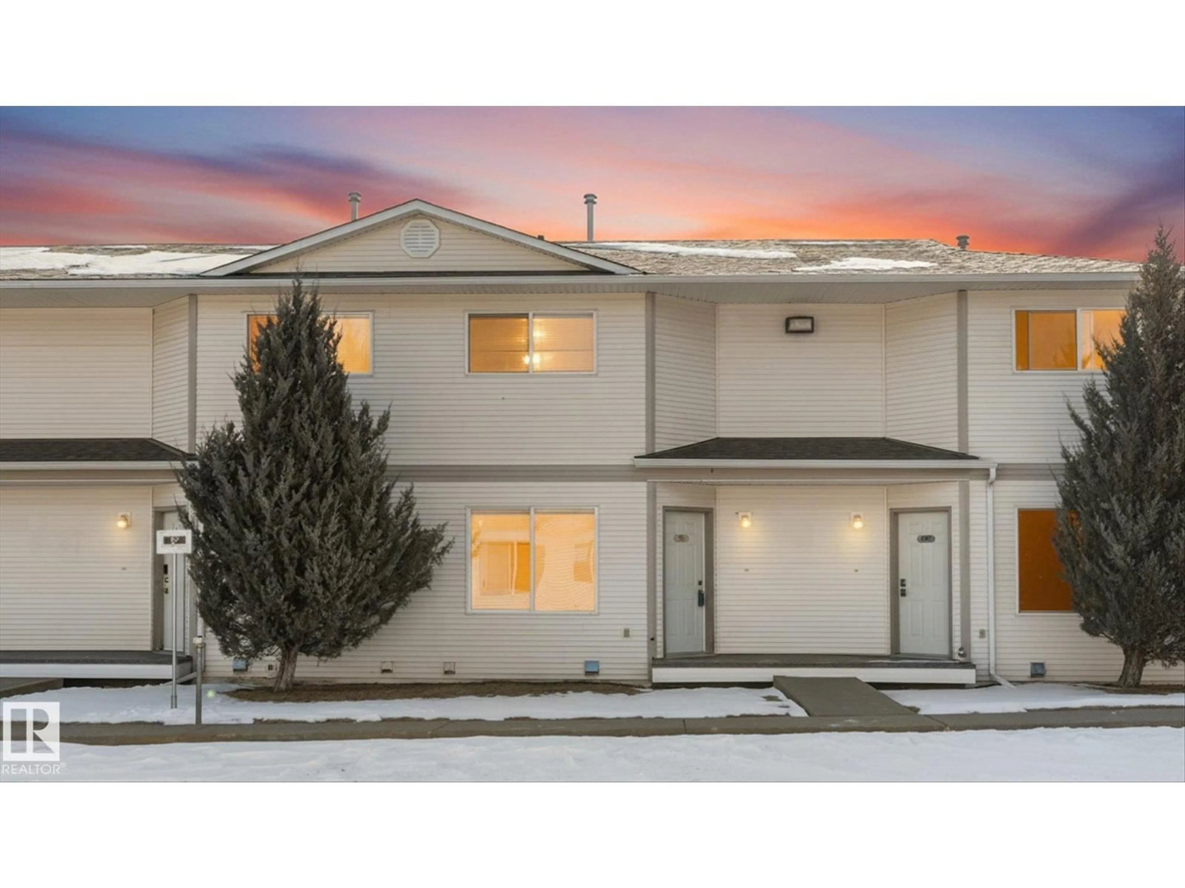 Home with vinyl exterior material, street for 610 - 805 KING ST, Spruce Grove Alberta T7X4J9