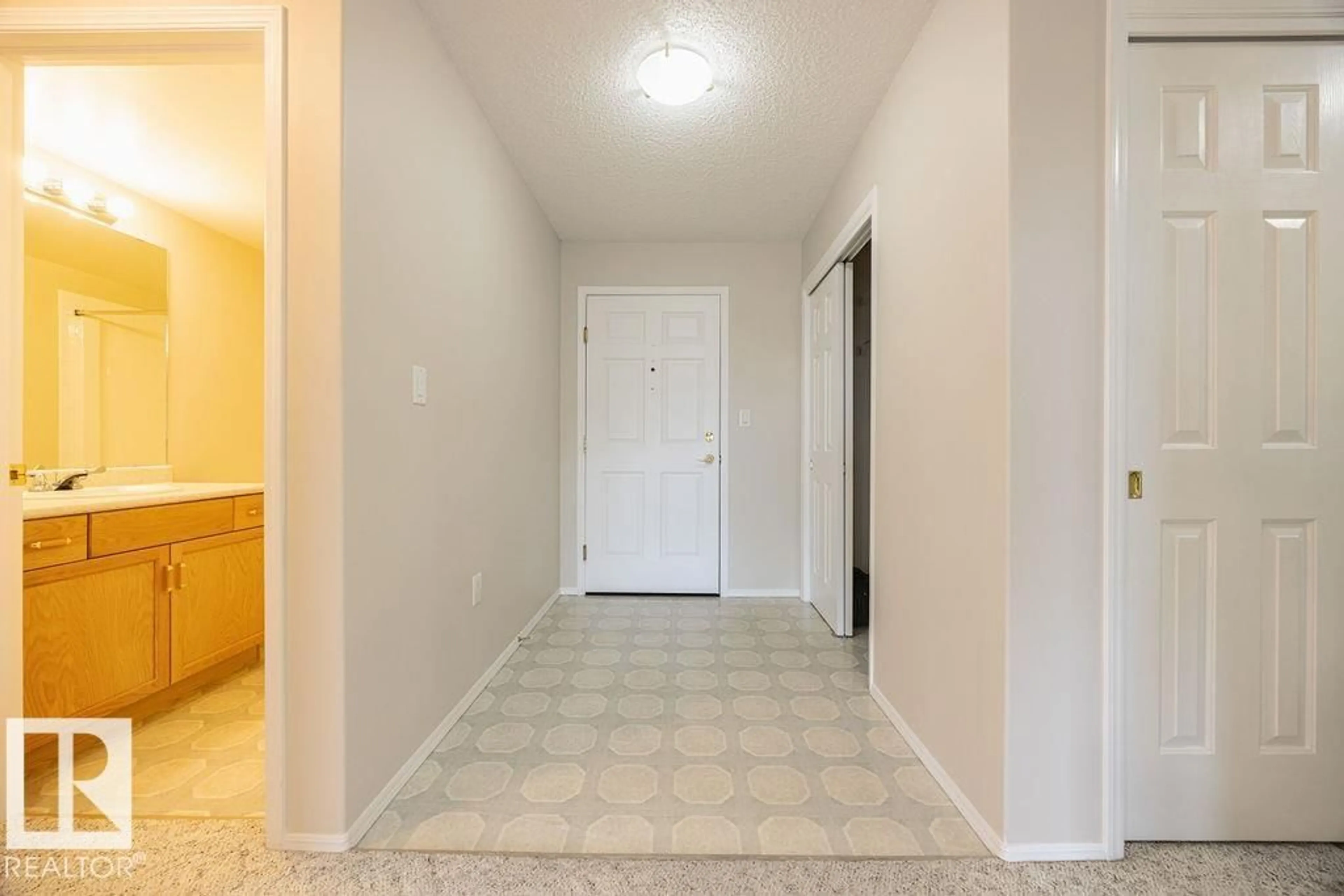 Indoor entryway for 69 - 302 CRYSTAL LN, Sherwood Park Alberta T8H2E9