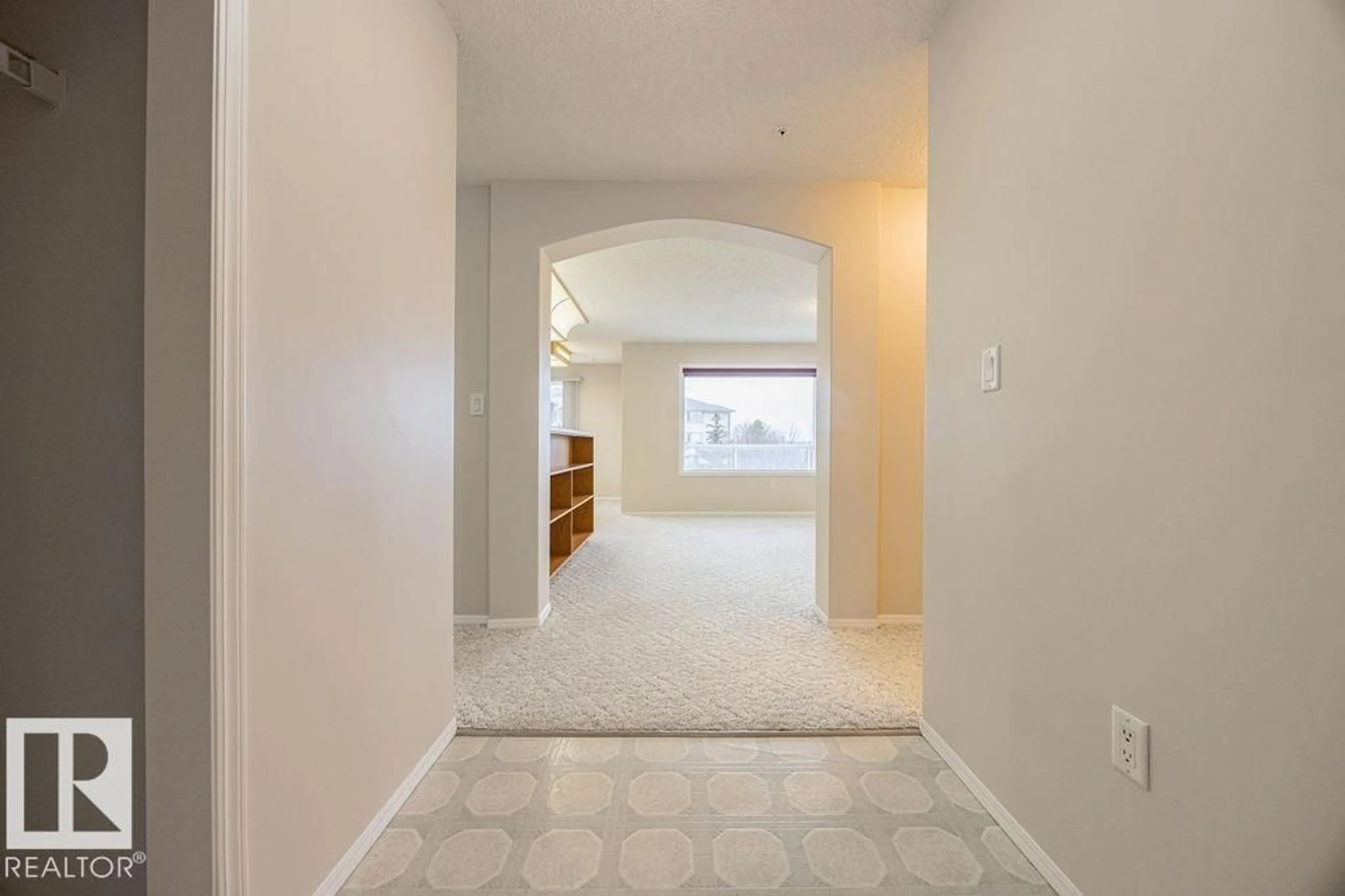 Indoor foyer for 69 - 302 CRYSTAL LN, Sherwood Park Alberta T8H2E9