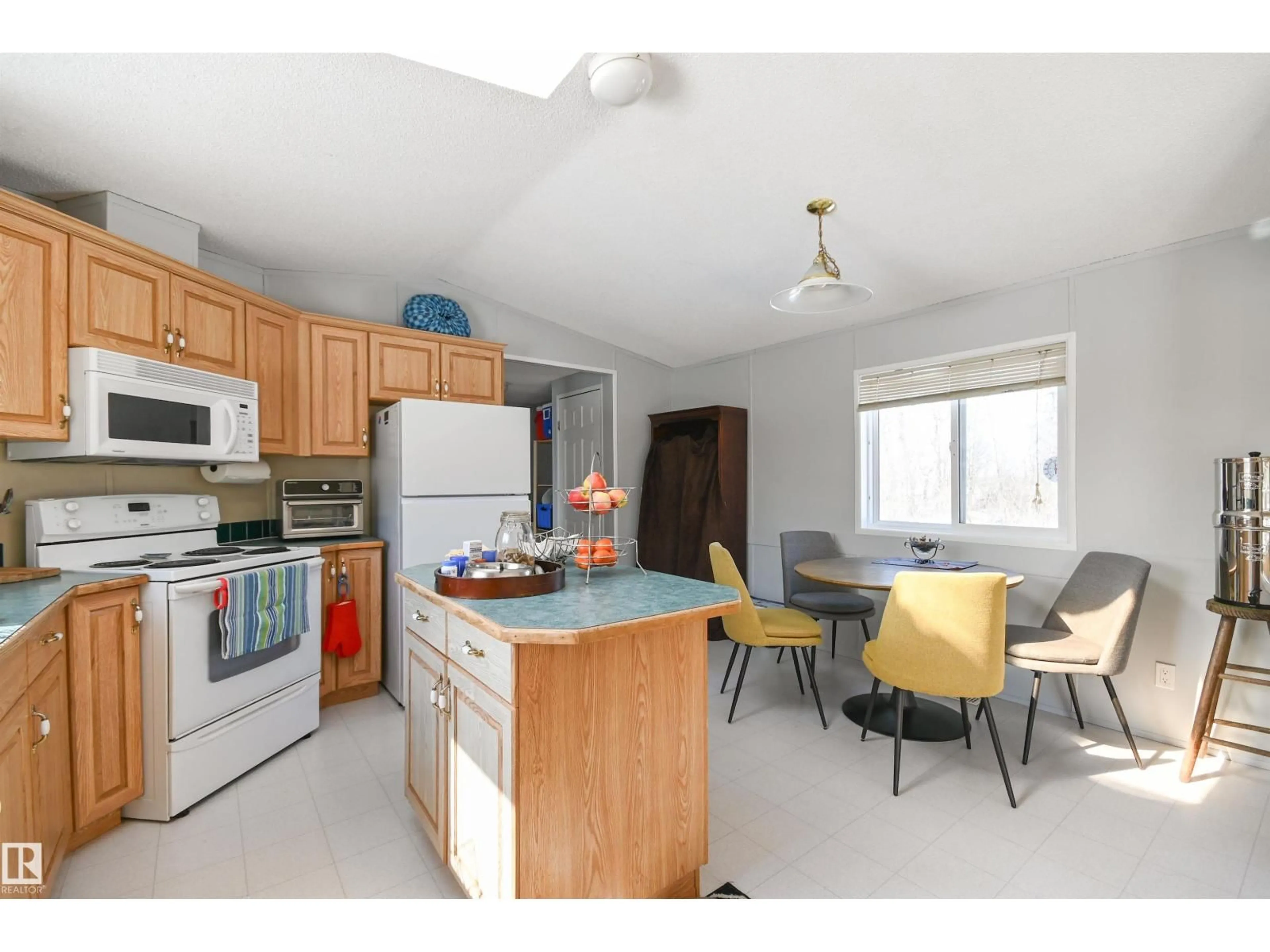 Open concept kitchen, unknown for 23429 TWP ROAD 584, Rural Westlock County Alberta T0G1L0