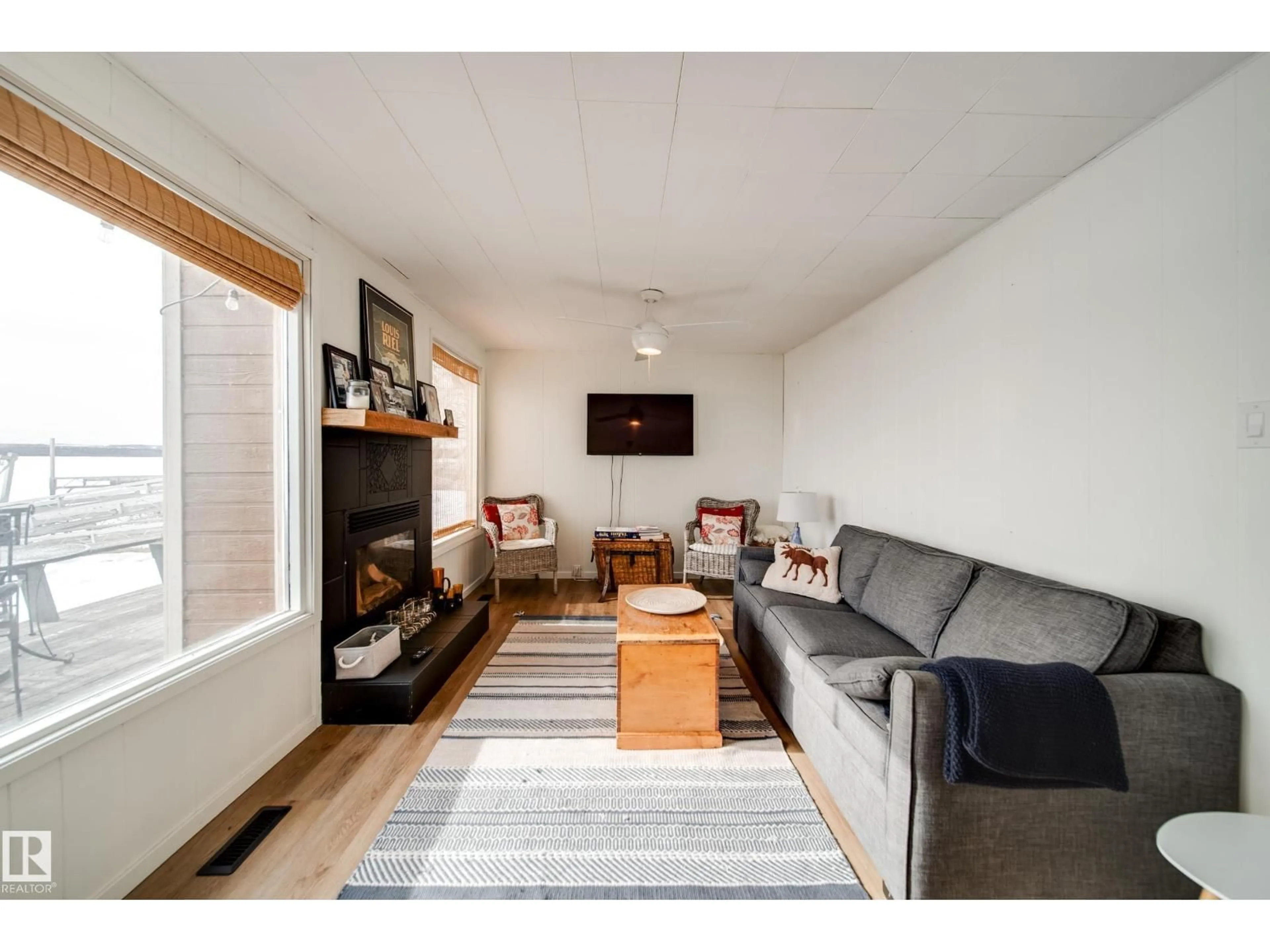 Living room with furniture, wood/laminate floor for 595 1 AV N, Rural Parkland County Alberta T0E2B0