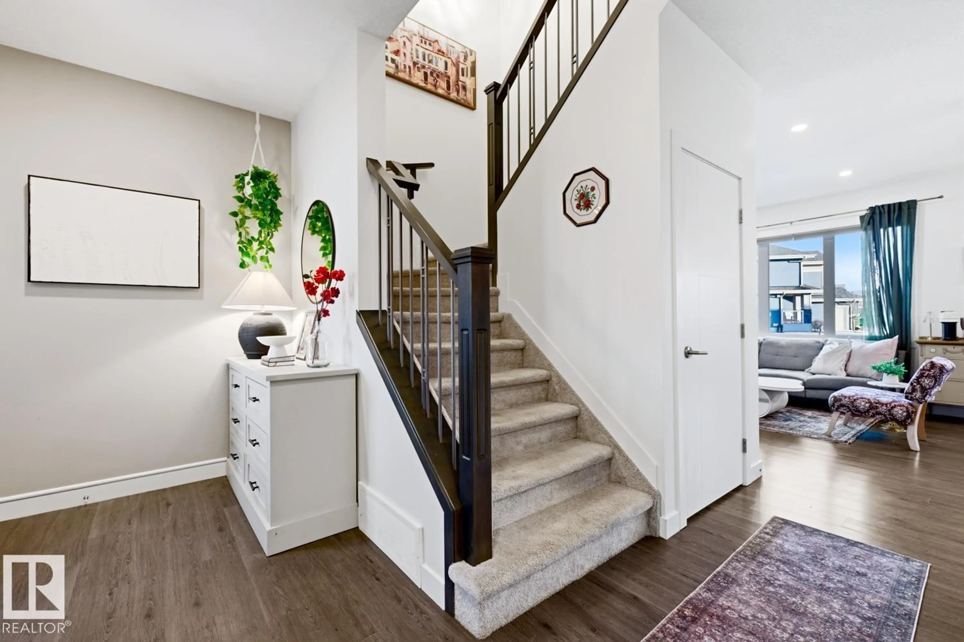 Indoor entryway for 405 GENESIS CO, Stony Plain Alberta T7Z0M2