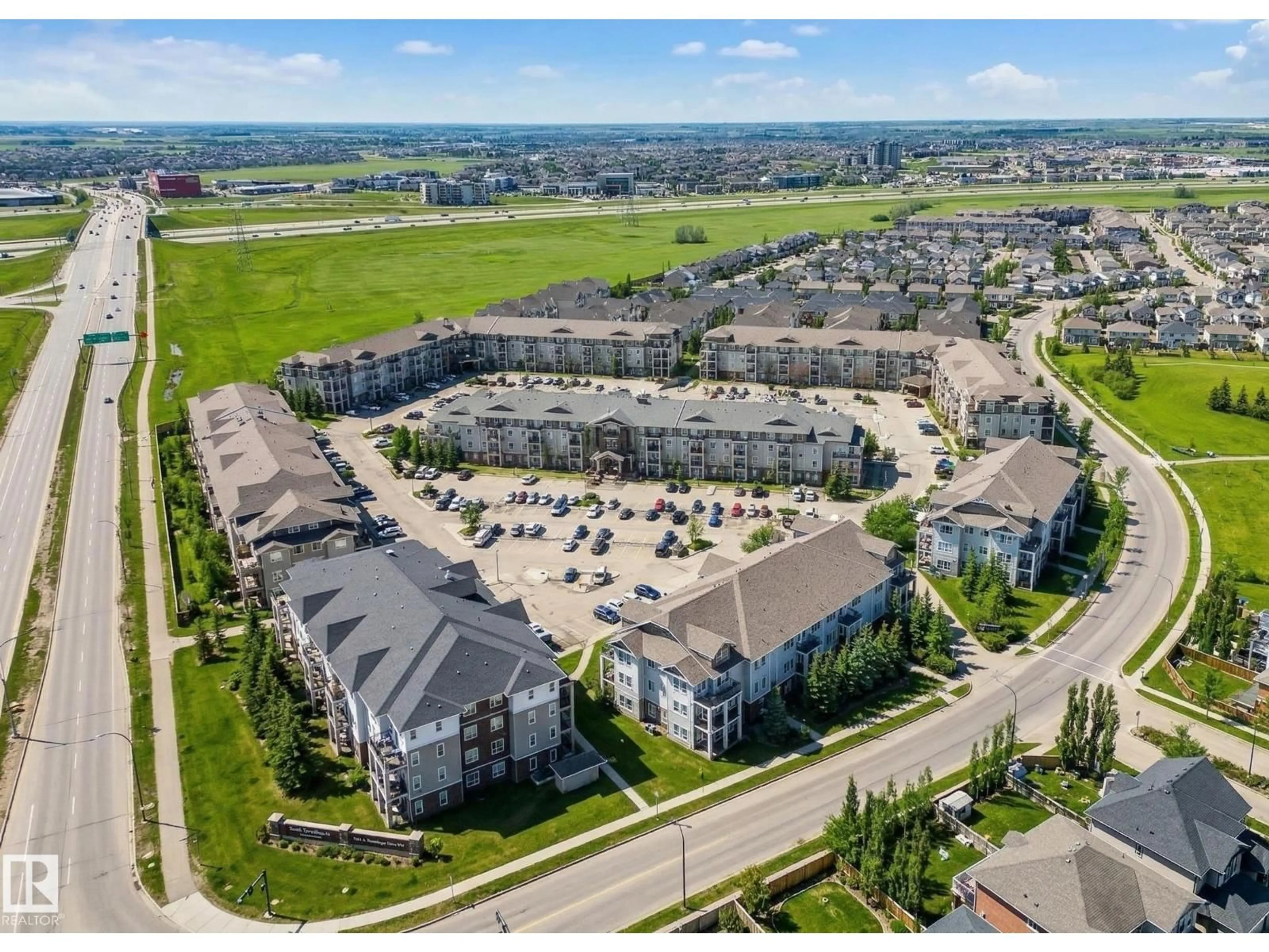 A pic from outside/outdoor area/front of a property/back of a property/a pic from drone, mountain view for 7331 - 6211 SOUTH TERWILLEGAR DR, Edmonton Alberta T6R0L9