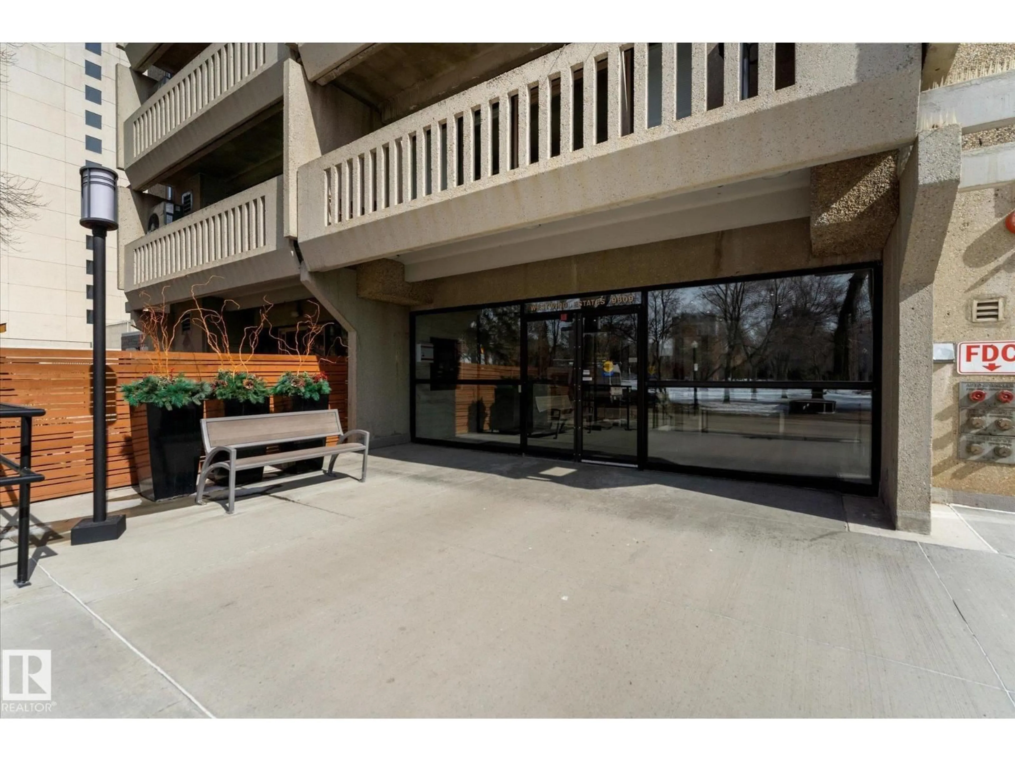 Indoor foyer for 1105 - 9809 110 ST NW, Edmonton Alberta T5K2J9