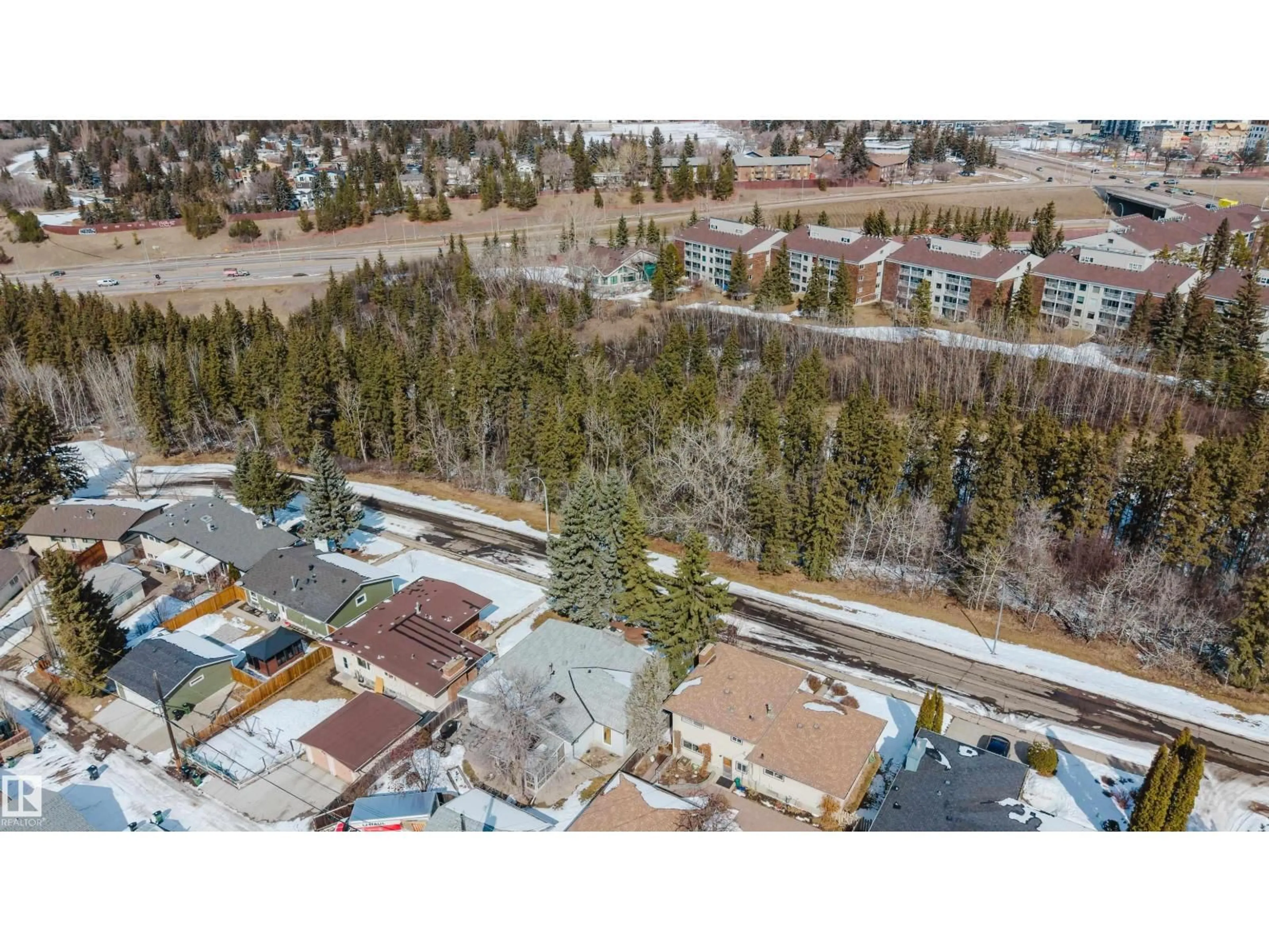 A pic from outside/outdoor area/front of a property/back of a property/a pic from drone, unknown for E NW - 4212 ASPEN DR, Edmonton Alberta T6J2A9