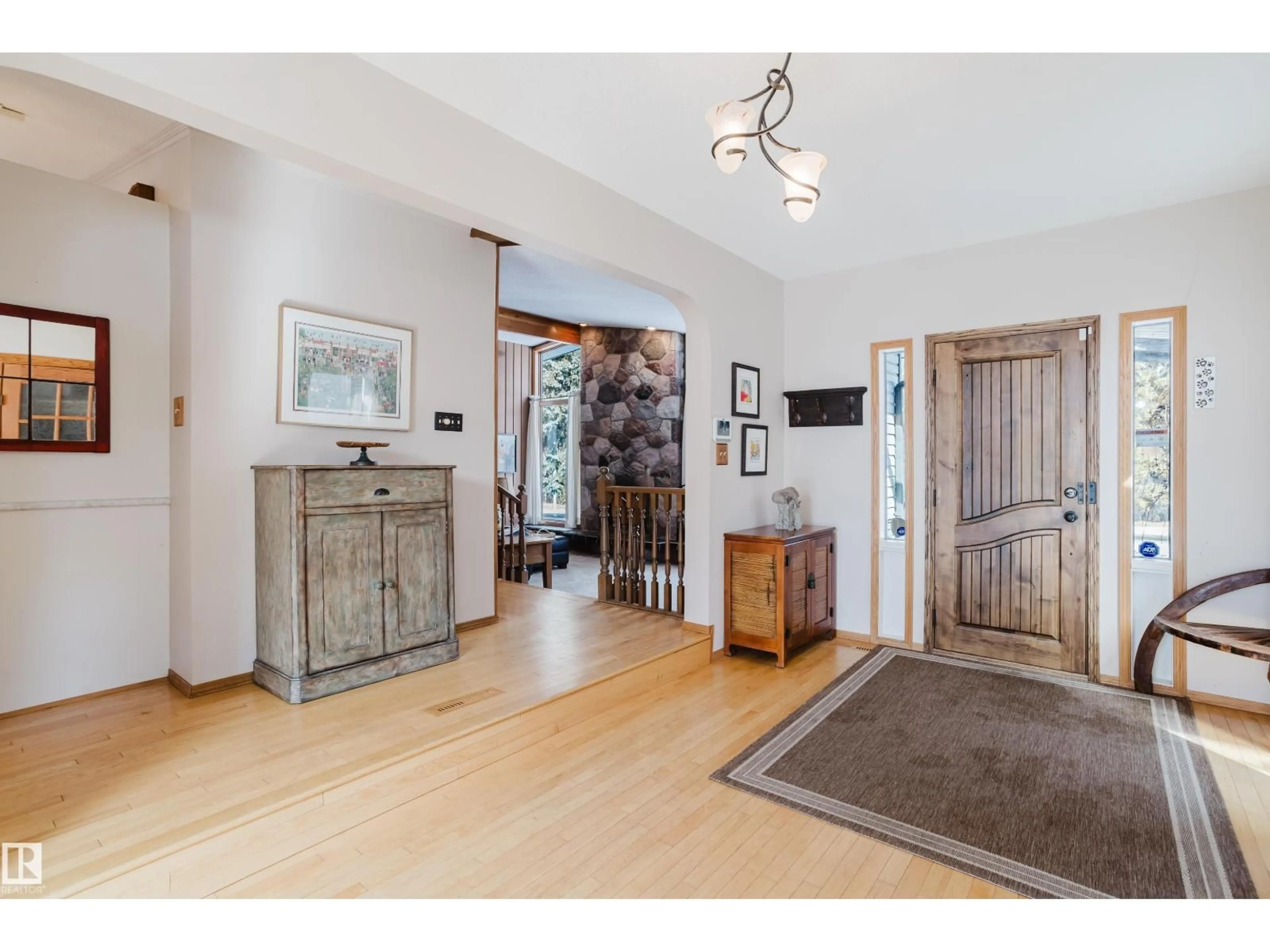 Indoor entryway for E NW - 4212 ASPEN DR, Edmonton Alberta T6J2A9