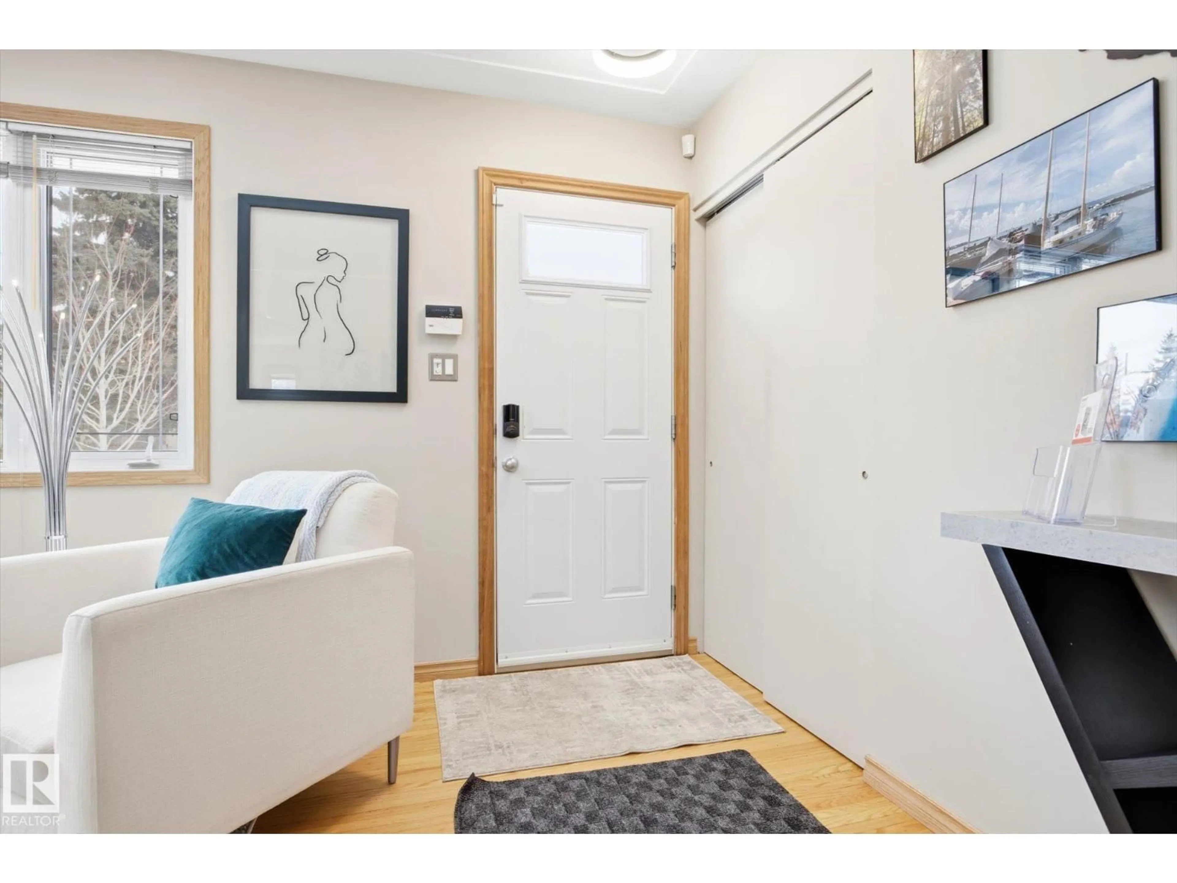 Indoor entryway for 10222 73 ST, Edmonton Alberta T6A2X1