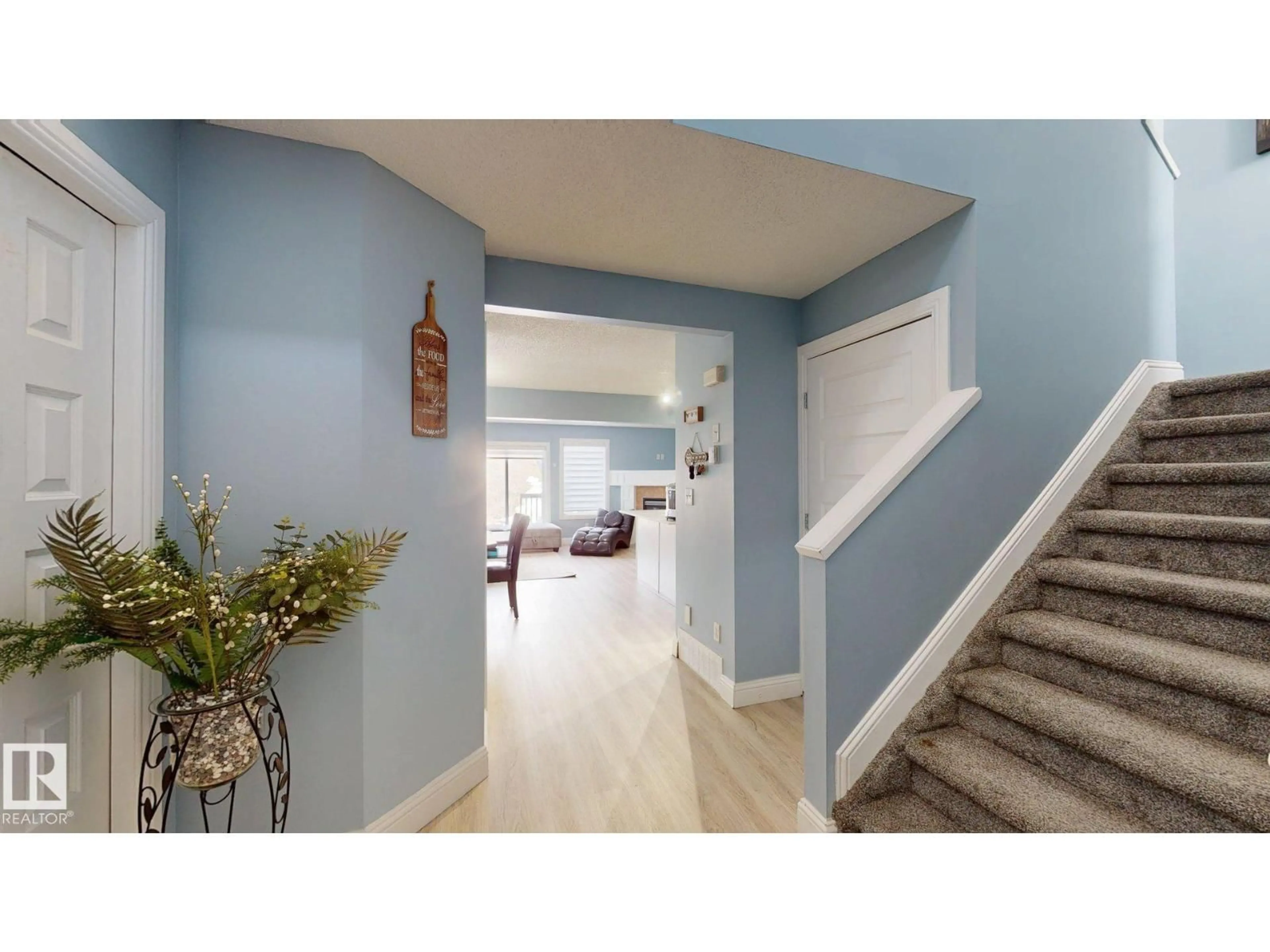 Indoor entryway for 3613 11 ST, Edmonton Alberta T6T0E9