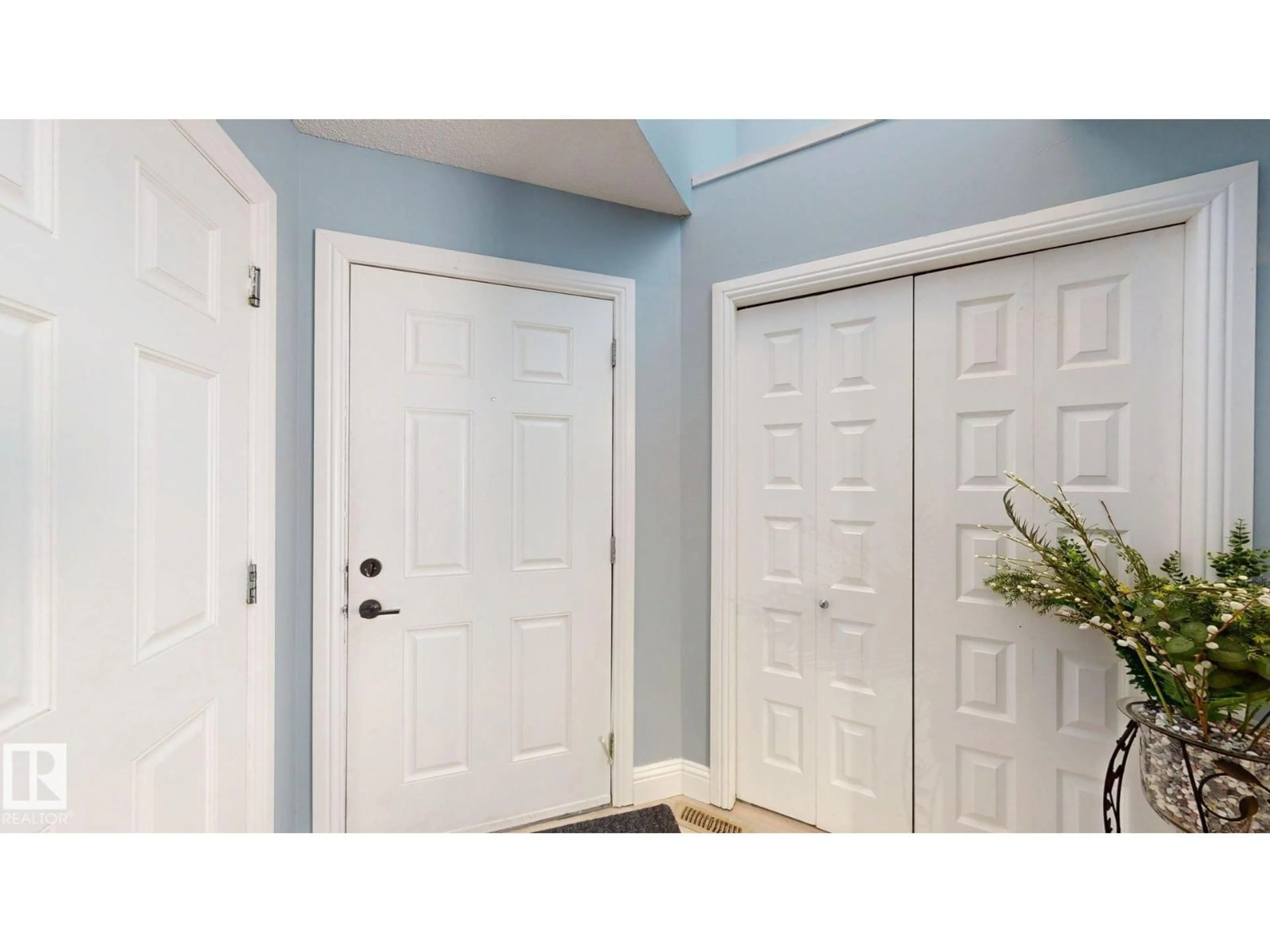 Indoor entryway for 3613 11 ST, Edmonton Alberta T6T0E9