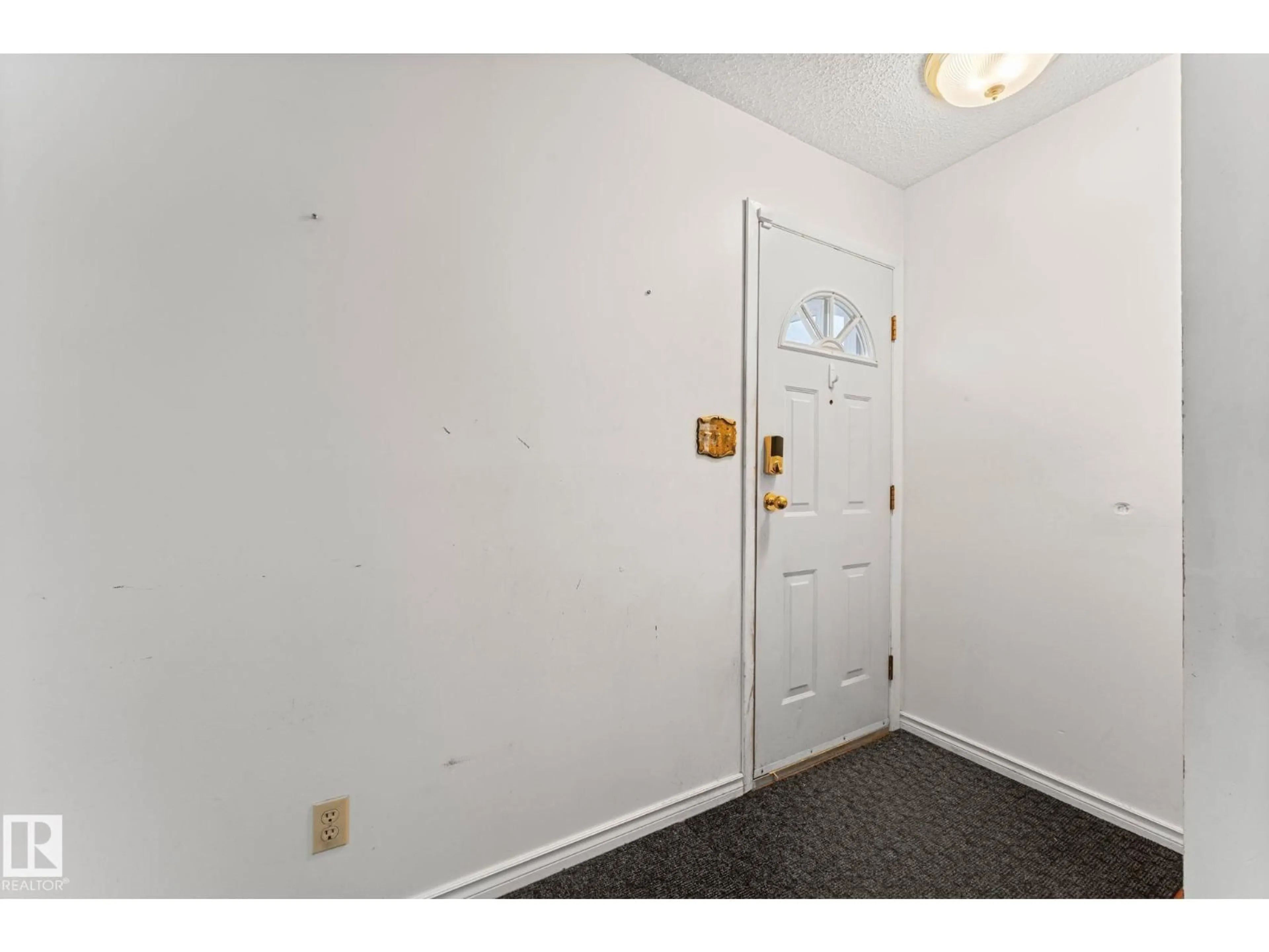 Indoor entryway for 3422 138A AV NW, Edmonton Alberta T5Y1S4