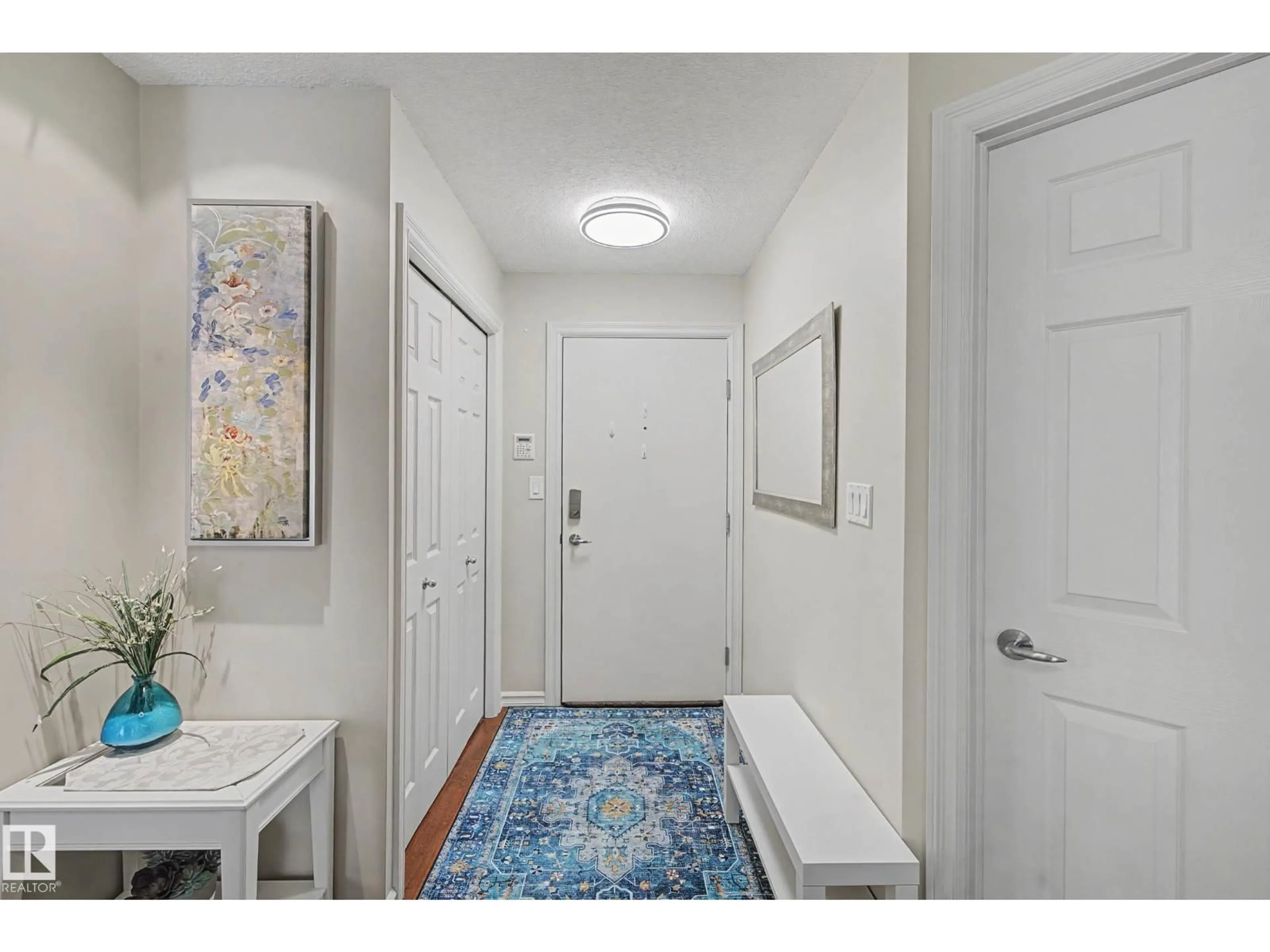 Indoor entryway for 210 - 2204 44 AV, Edmonton Alberta T6T0G5