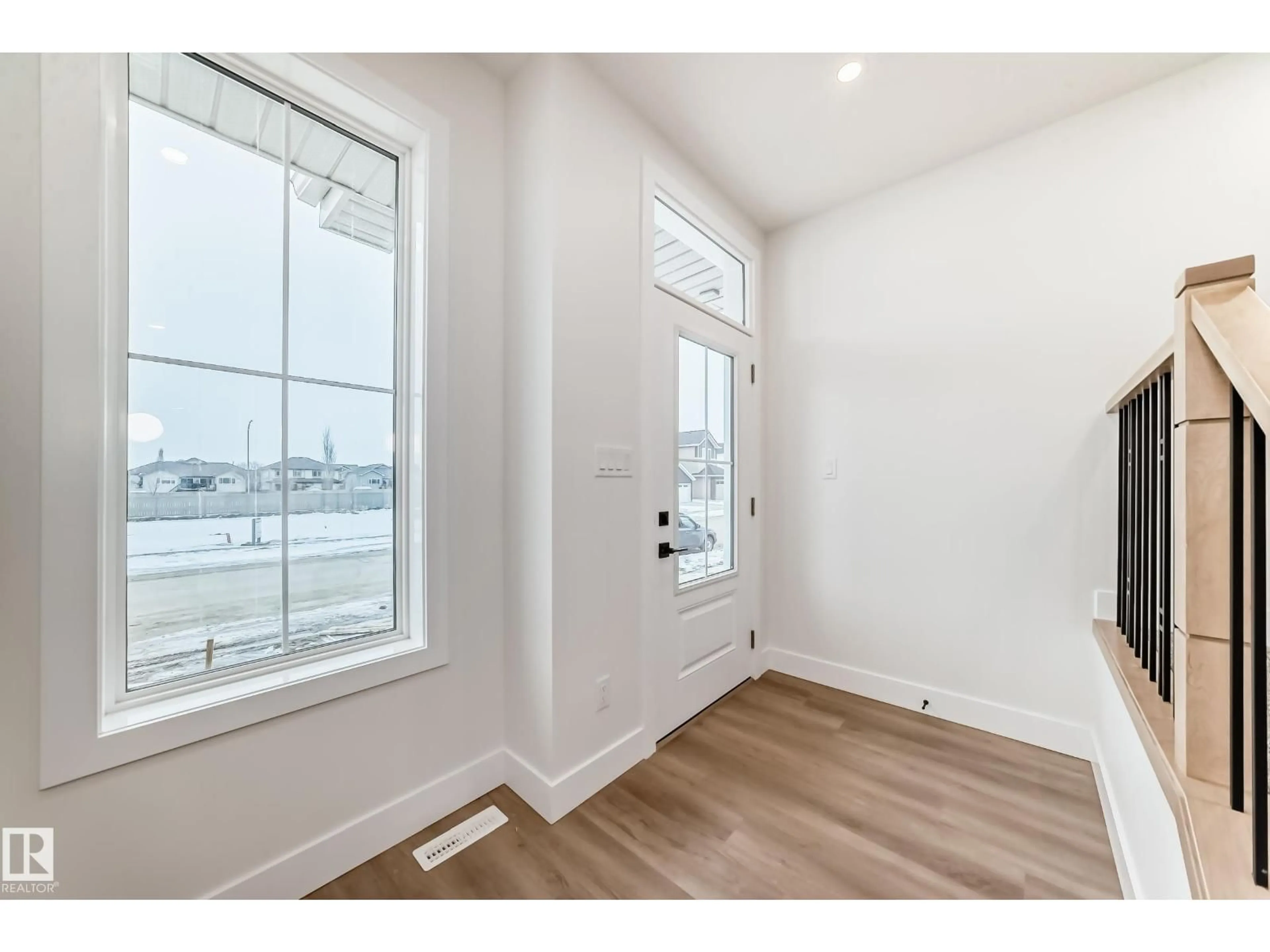 Indoor entryway for 100 ELLIOTT WD, Fort Saskatchewan Alberta T8L1R8