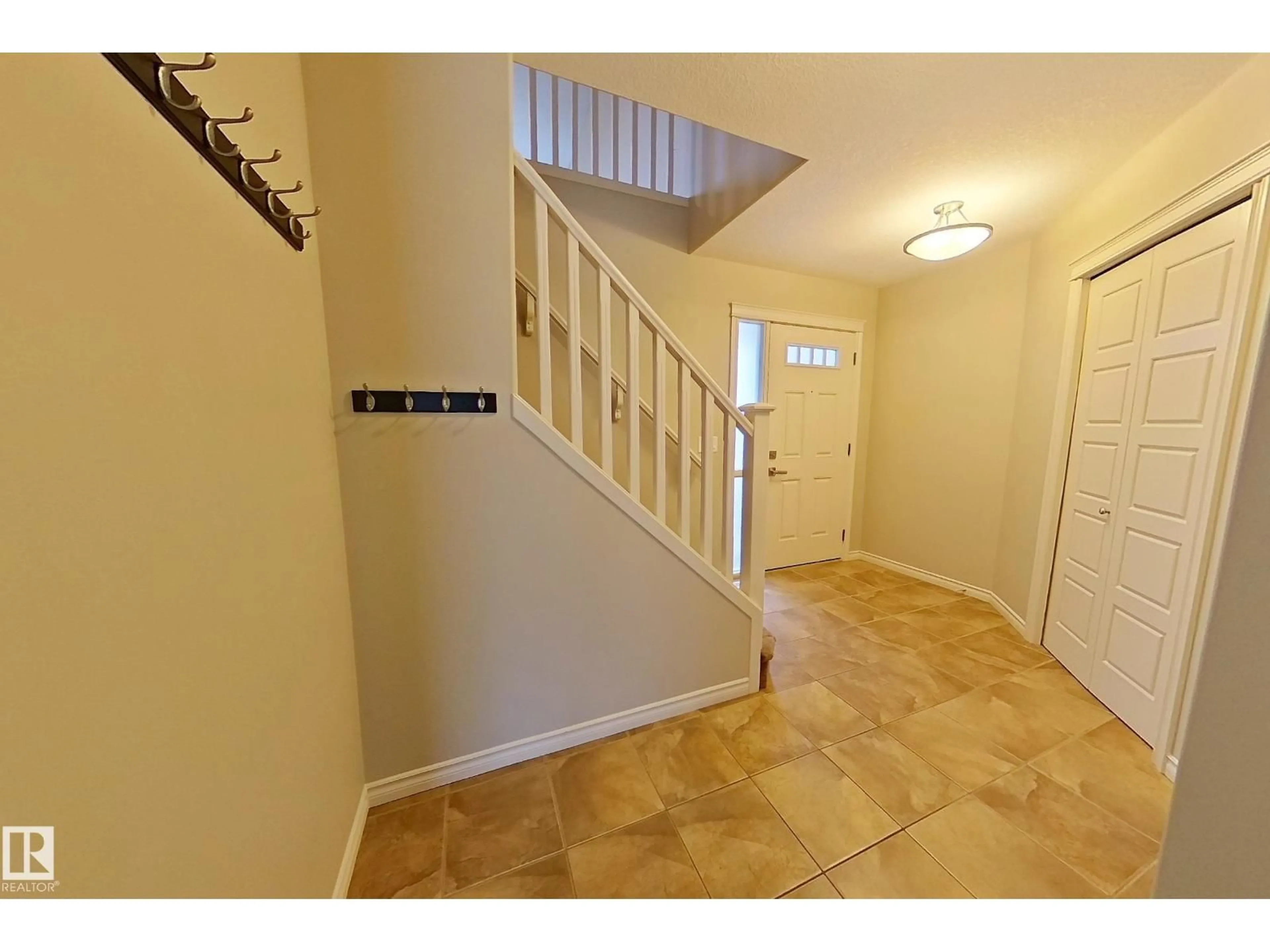 Indoor entryway for 1117 59A ST, Edmonton Alberta T6X0T2