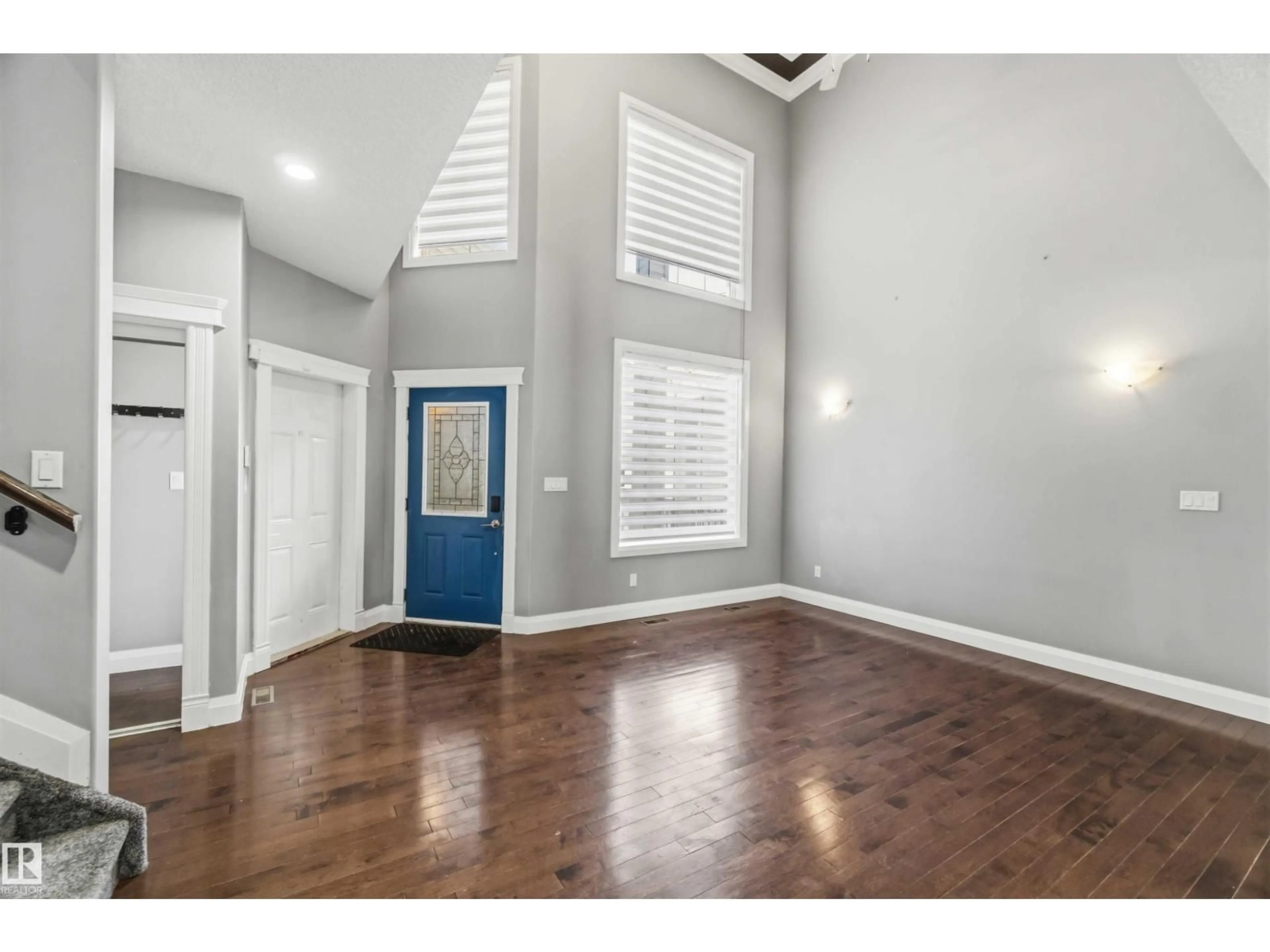 Indoor entryway for 3563 14 ST, Edmonton Alberta T6T0J3