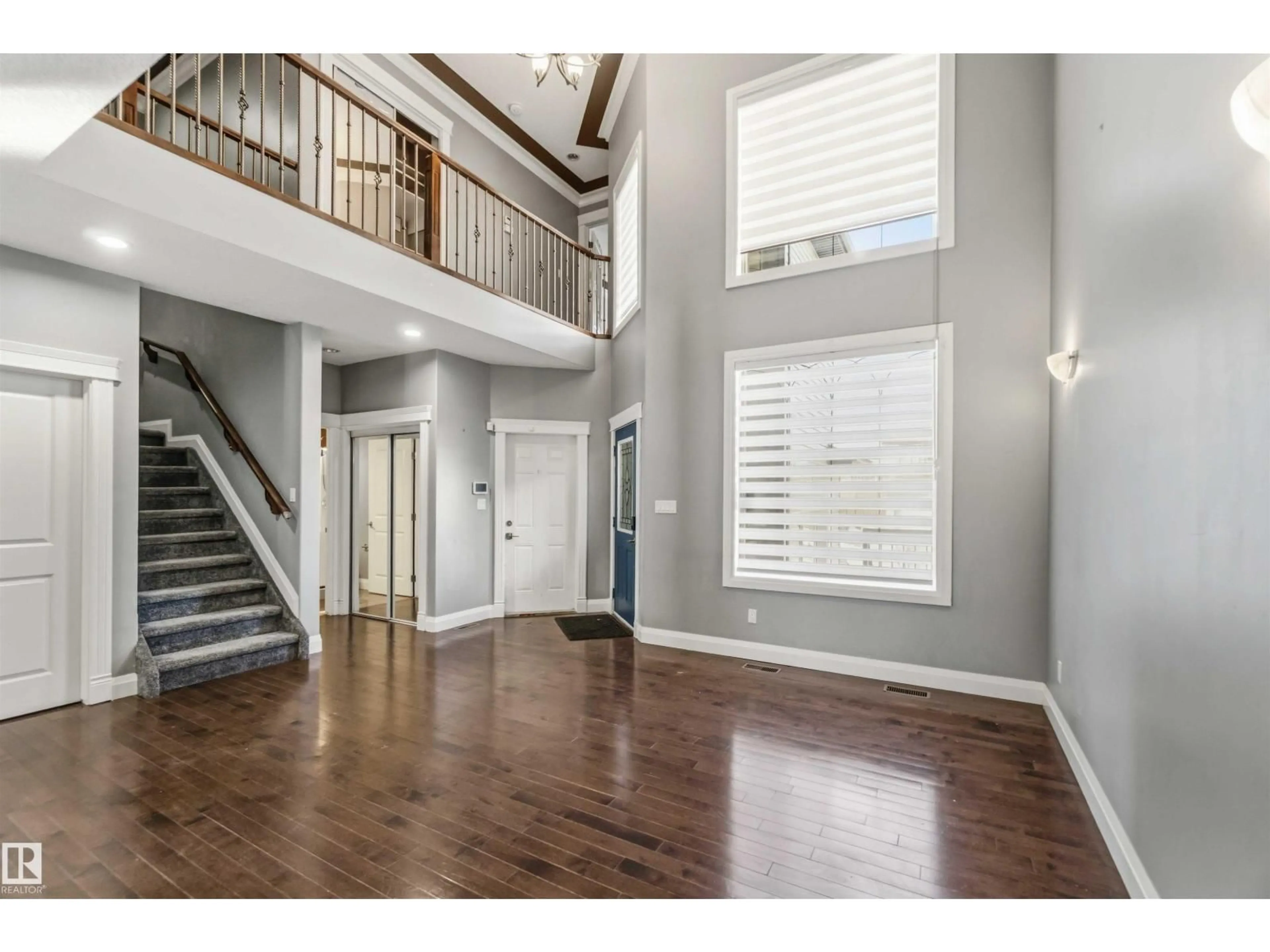 Indoor entryway for 3563 14 ST, Edmonton Alberta T6T0J3