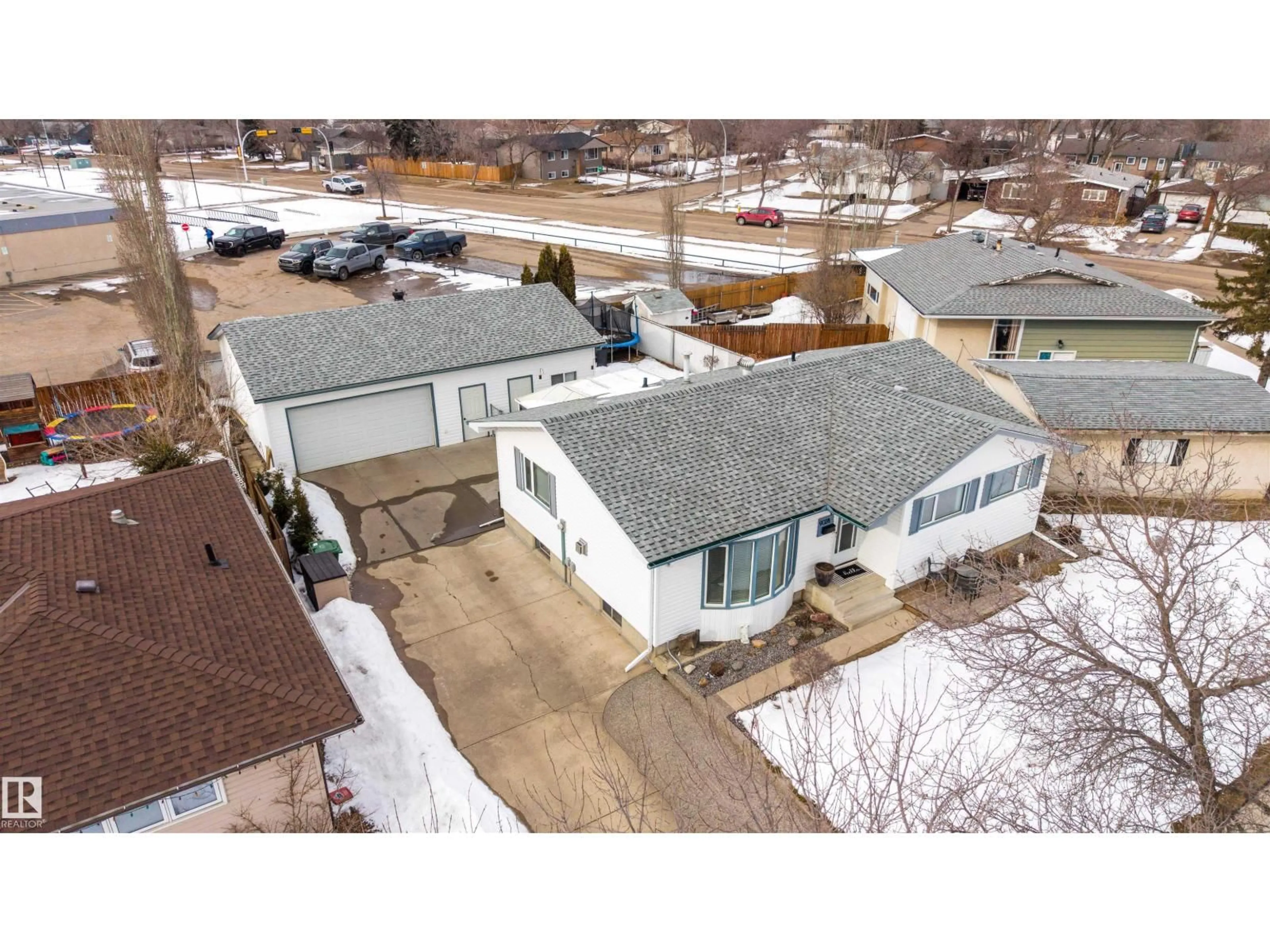 A pic from outside/outdoor area/front of a property/back of a property/a pic from drone, street for 9028 95 AV, Fort Saskatchewan Alberta T8L1C6