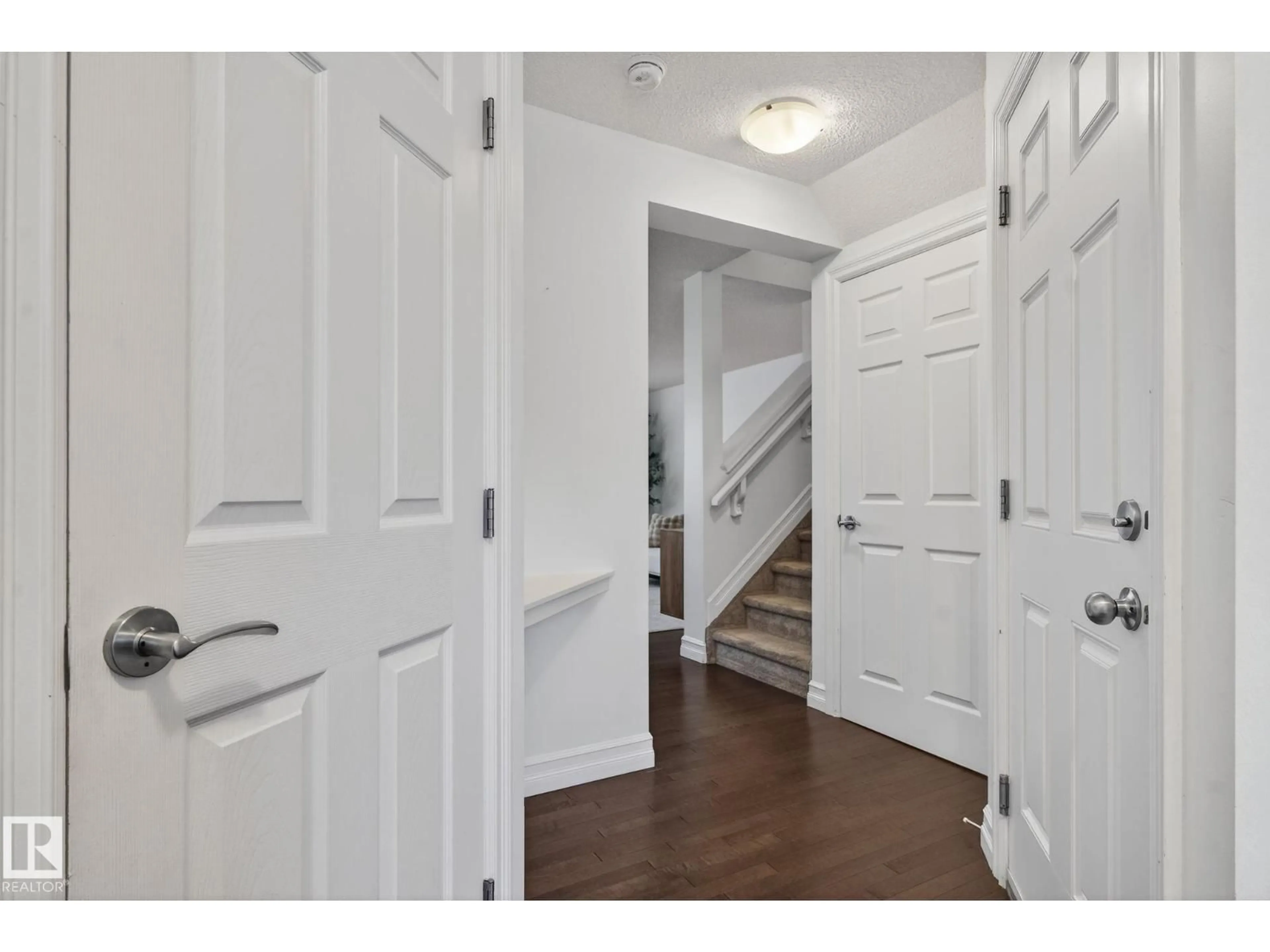 Indoor entryway for SW SW - 1014 162 ST, Edmonton Alberta T6W2G9