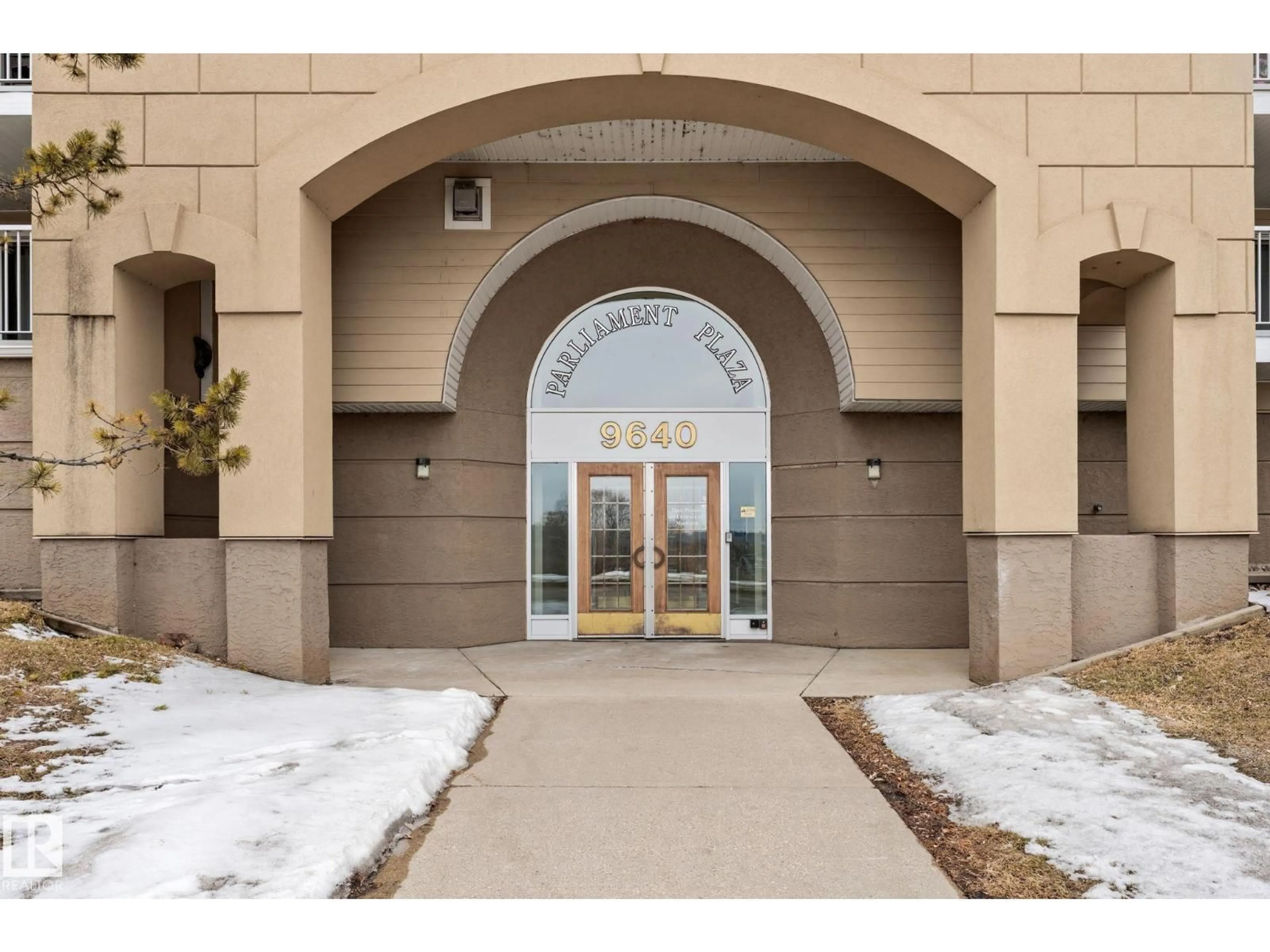 Indoor foyer for #311 - 9640 105 ST, Edmonton Alberta T5K0Z7