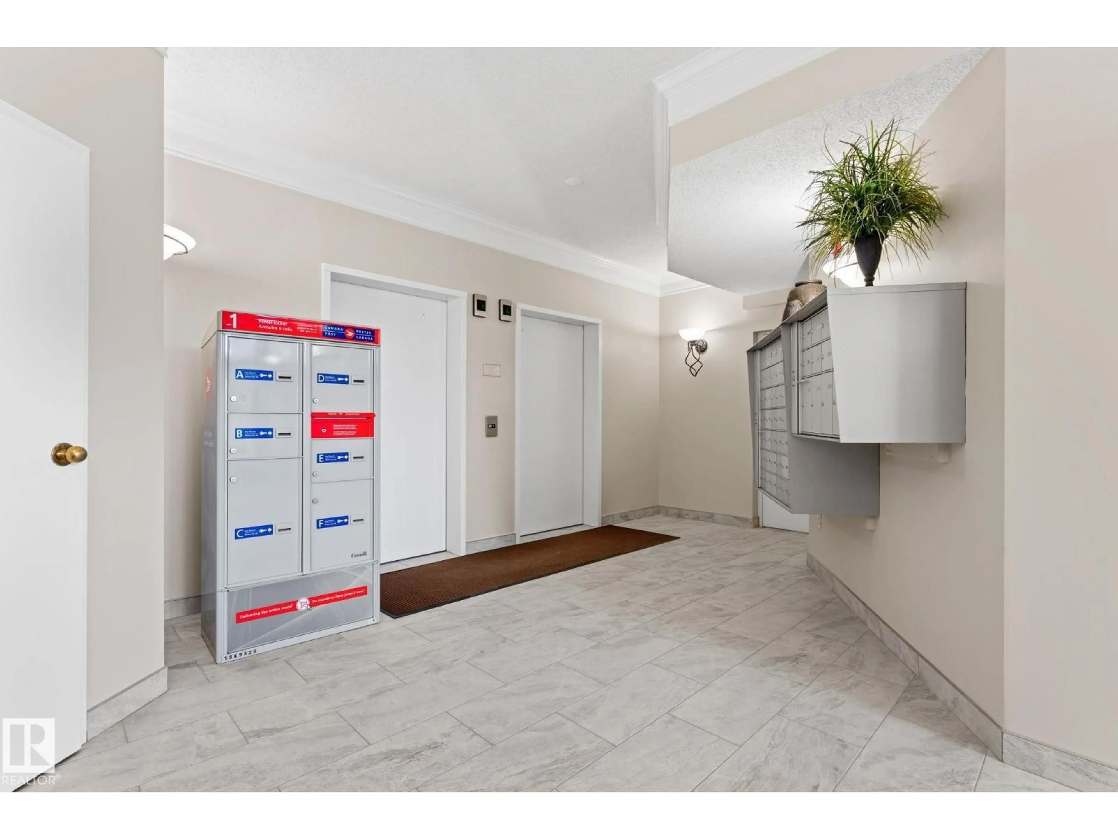 Indoor foyer for #311 - 9640 105 ST, Edmonton Alberta T5K0Z7