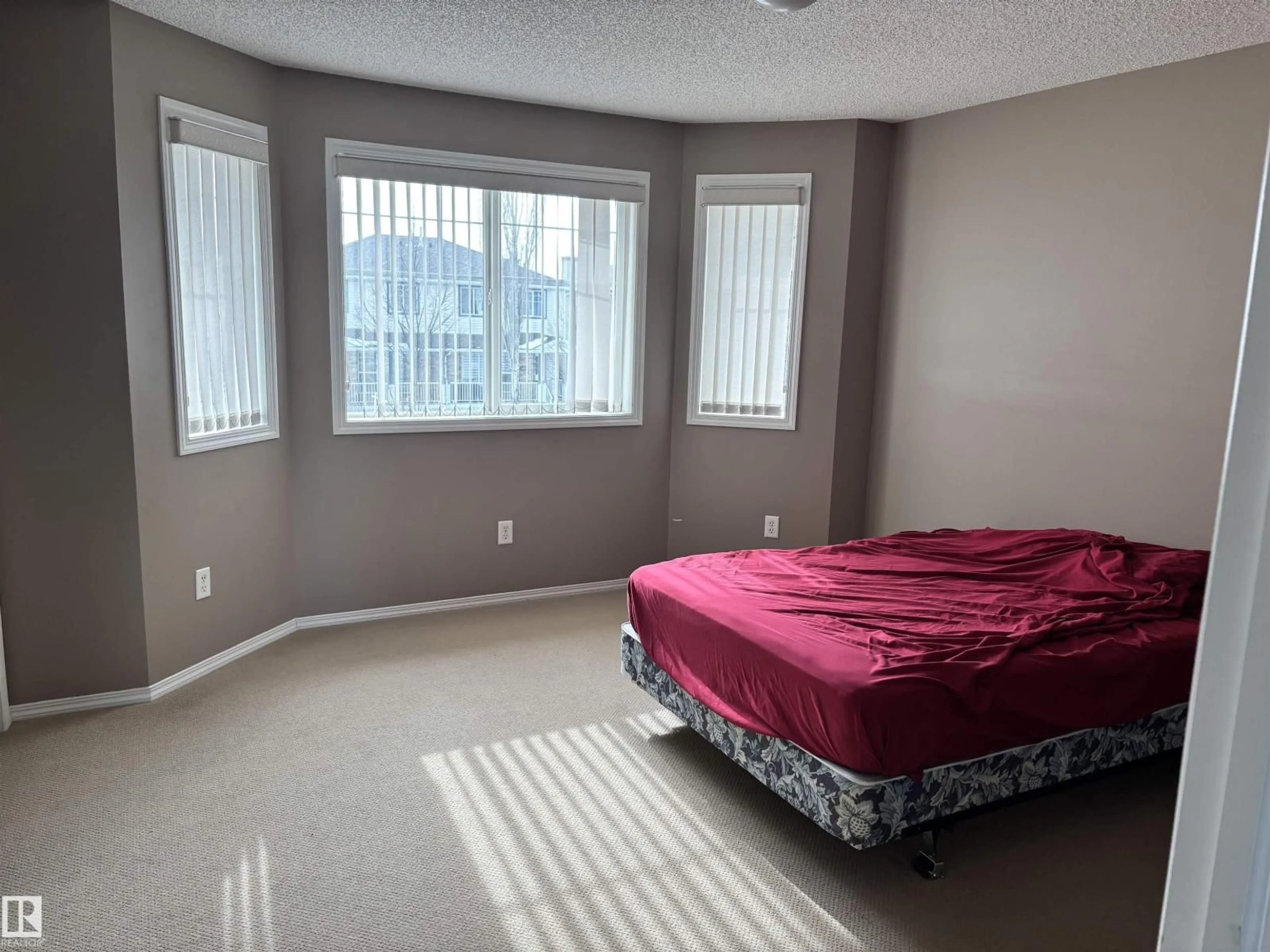 A pic of a room for 11904 18 AV, Edmonton Alberta T6W1W4