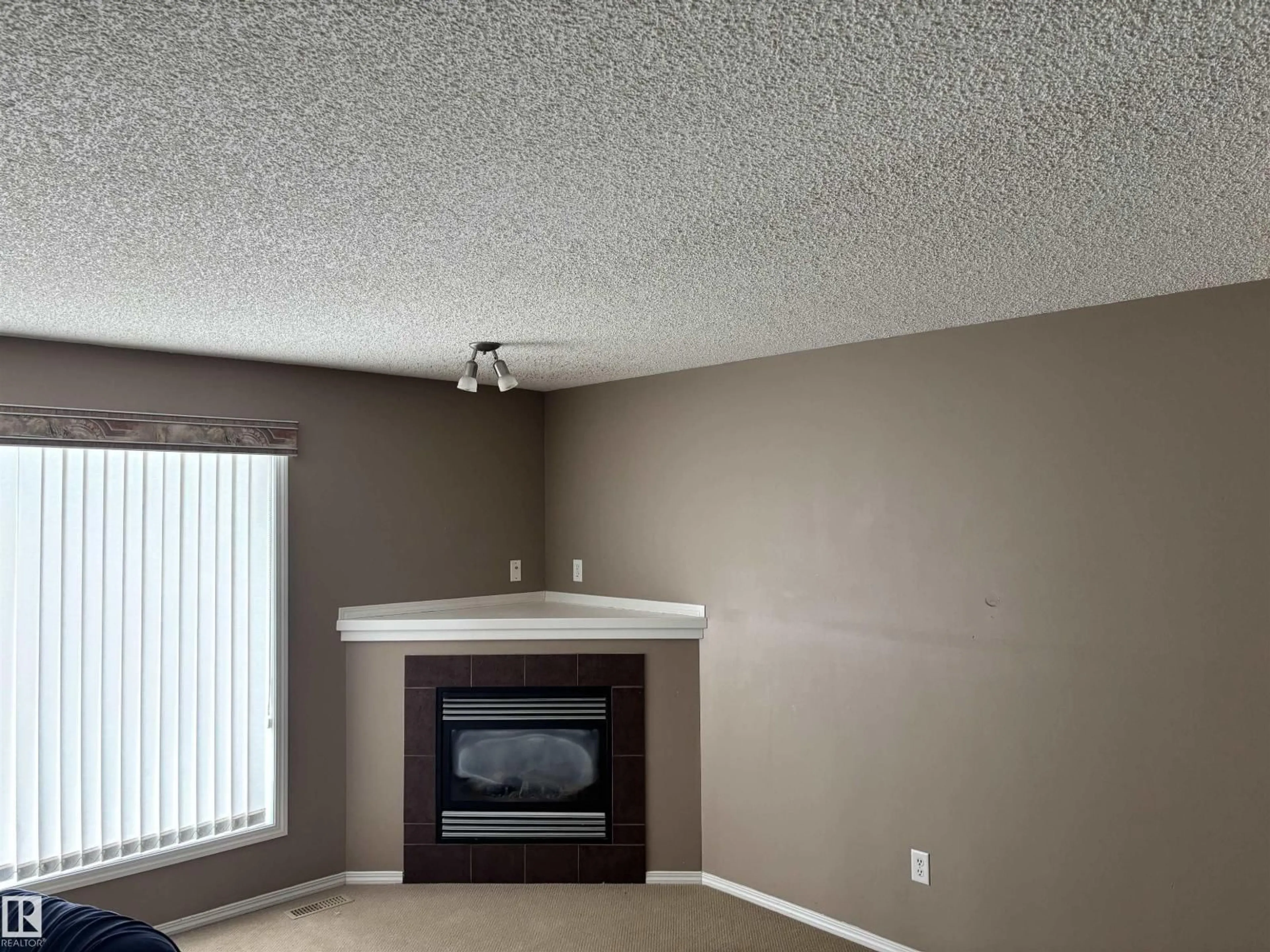 A pic of a room for 11904 18 AV, Edmonton Alberta T6W1W4