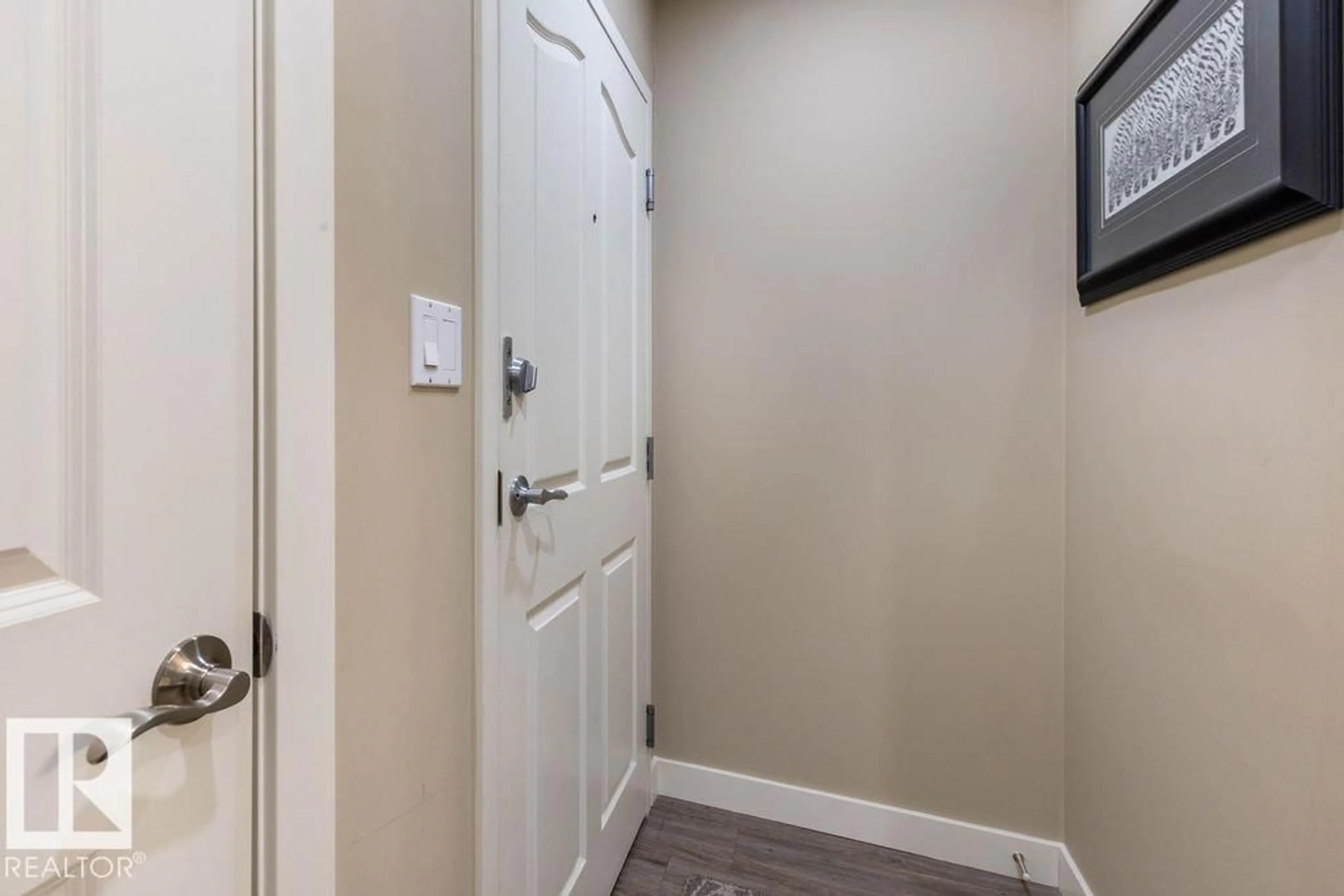 Indoor entryway for 301 - 9707 105 ST NW, Edmonton Alberta T5K2Y4