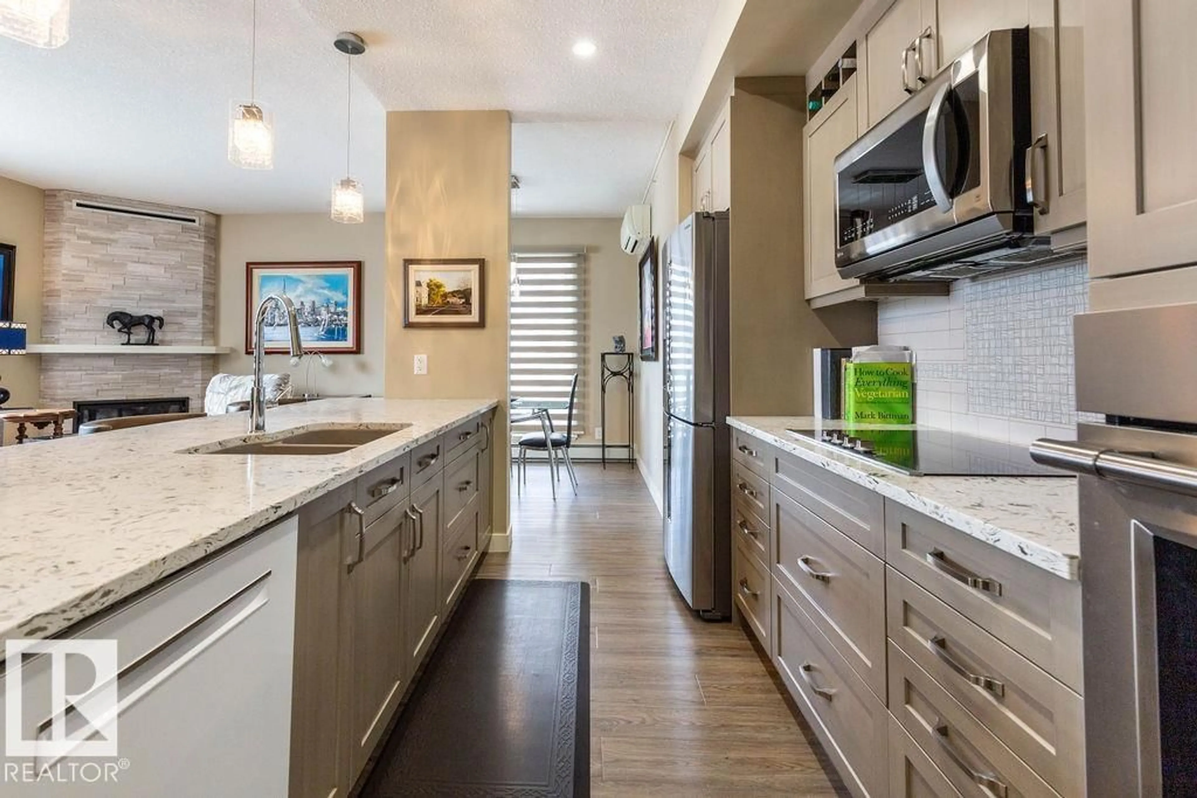 Contemporary kitchen, unknown for 301 - 9707 105 ST NW, Edmonton Alberta T5K2Y4