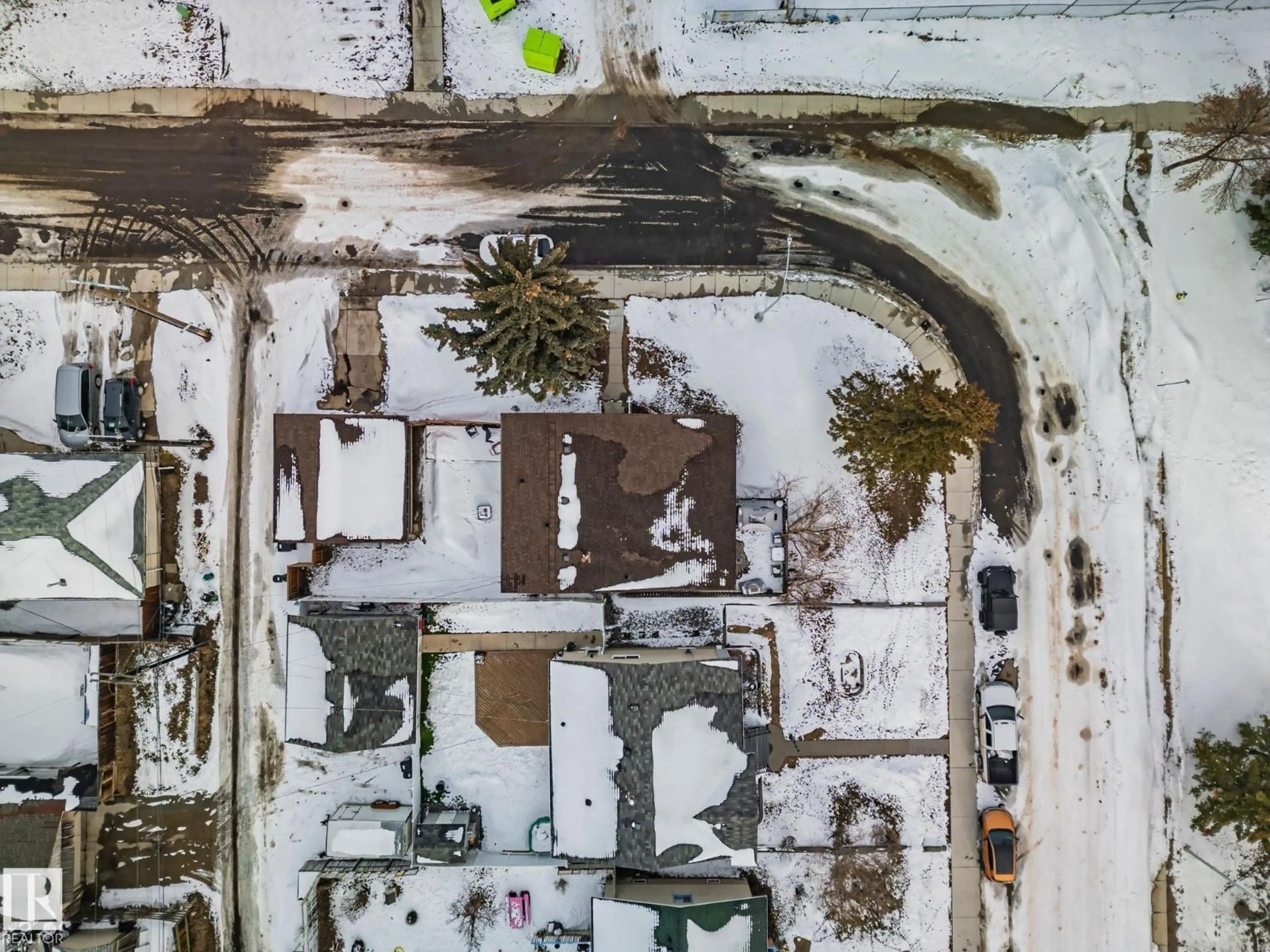 A pic from outside/outdoor area/front of a property/back of a property/a pic from drone, street for NW - 13136 88 ST, Edmonton Alberta T5E3H7