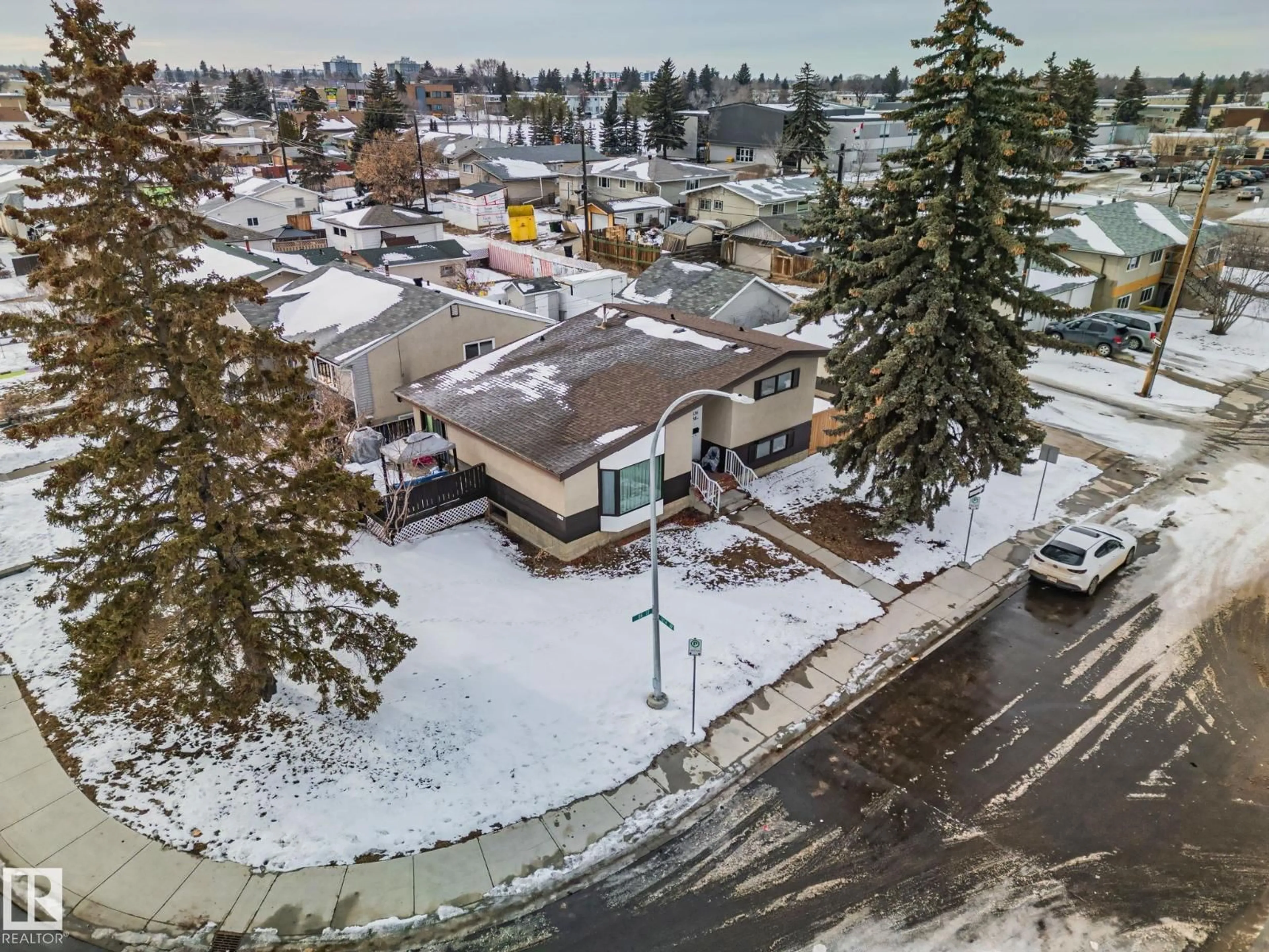 A pic from outside/outdoor area/front of a property/back of a property/a pic from drone, street for NW - 13136 88 ST, Edmonton Alberta T5E3H7