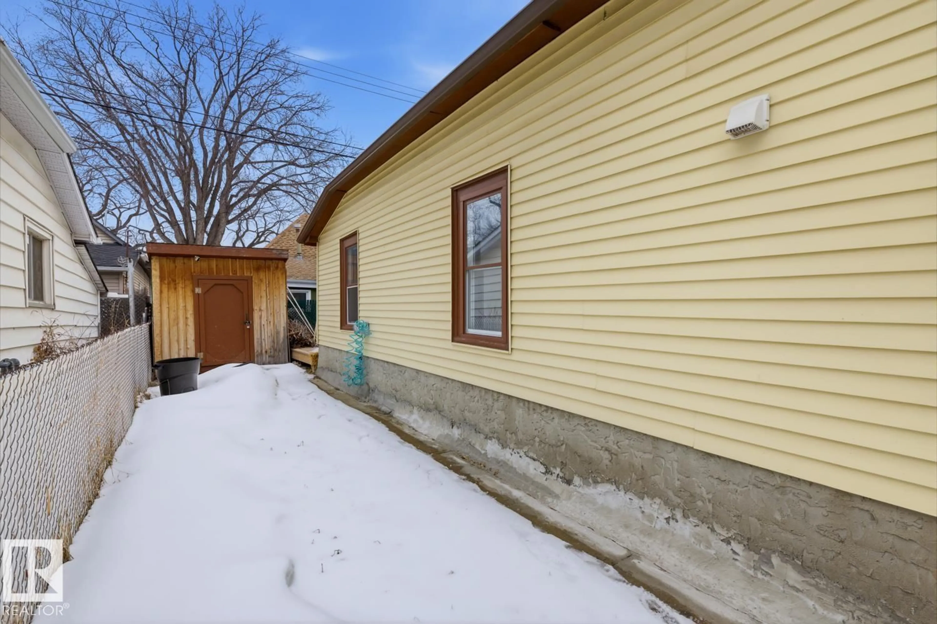 Patio, street for NW - 10927 93 ST, Edmonton Alberta T5H1Z1