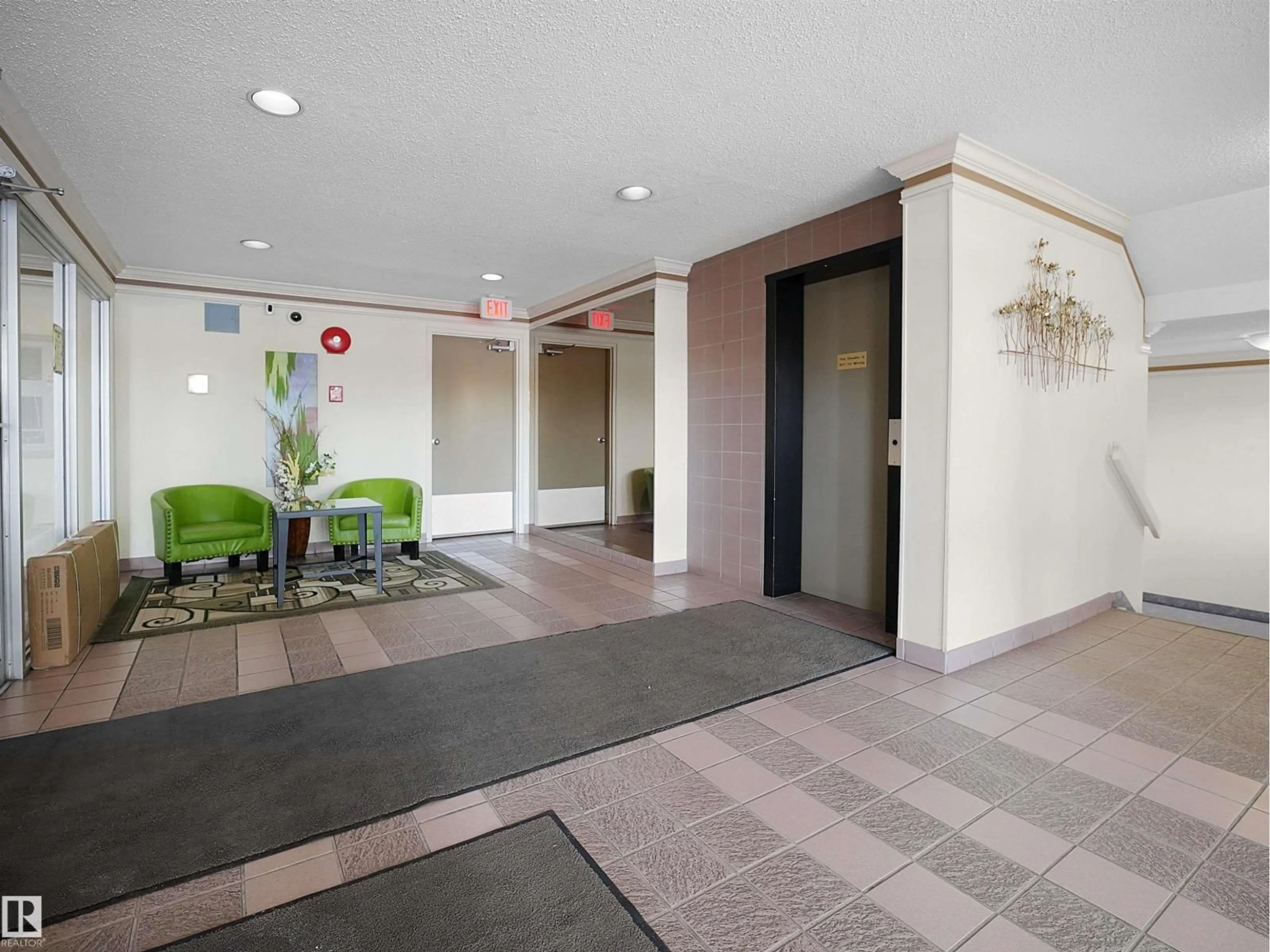 Indoor foyer for #428 - 4404 122 ST, Edmonton Alberta T6J4A9