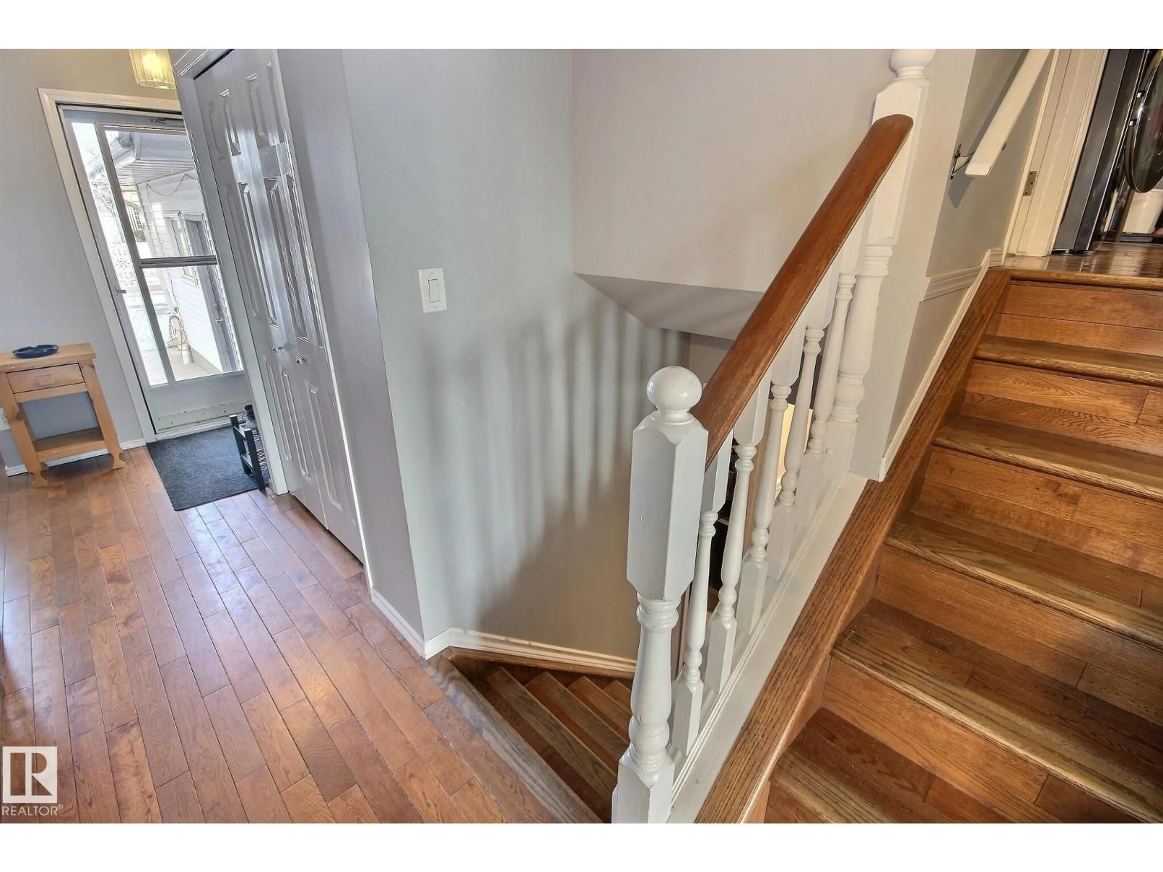 Stairs for NW - 12327 45 ST, Edmonton Alberta T5W5C3