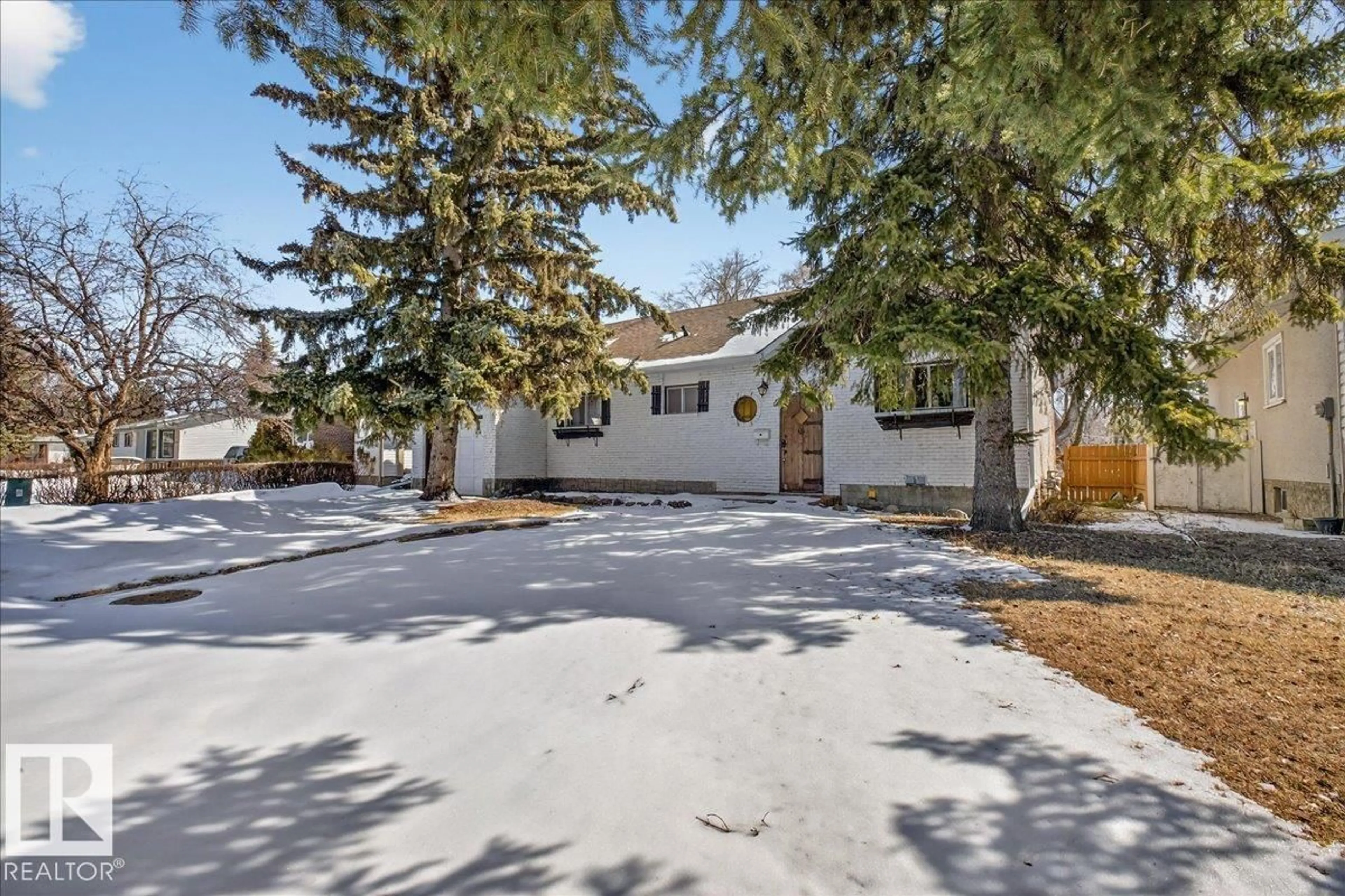 A pic from outside/outdoor area/front of a property/back of a property/a pic from drone, street for 1953 GLENMORE AV, Sherwood Park Alberta T8A0X6