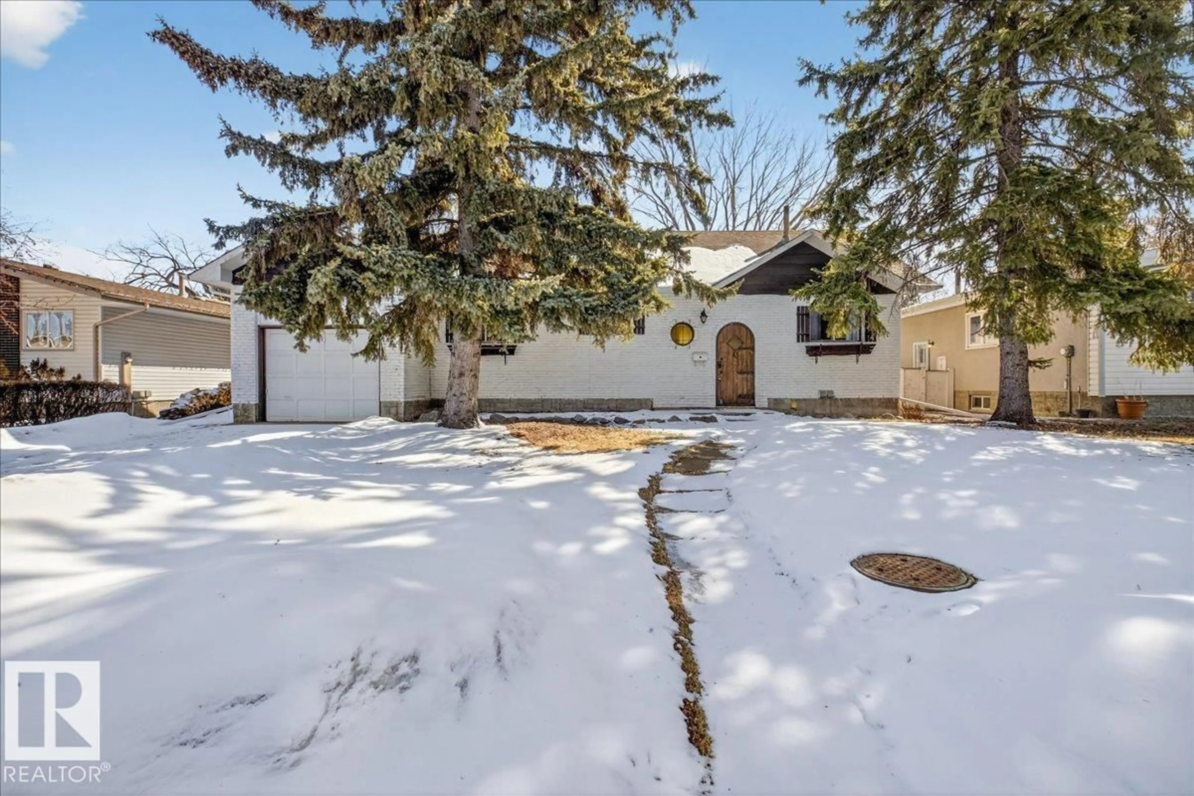 A pic from outside/outdoor area/front of a property/back of a property/a pic from drone, street for 1953 GLENMORE AV, Sherwood Park Alberta T8A0X6