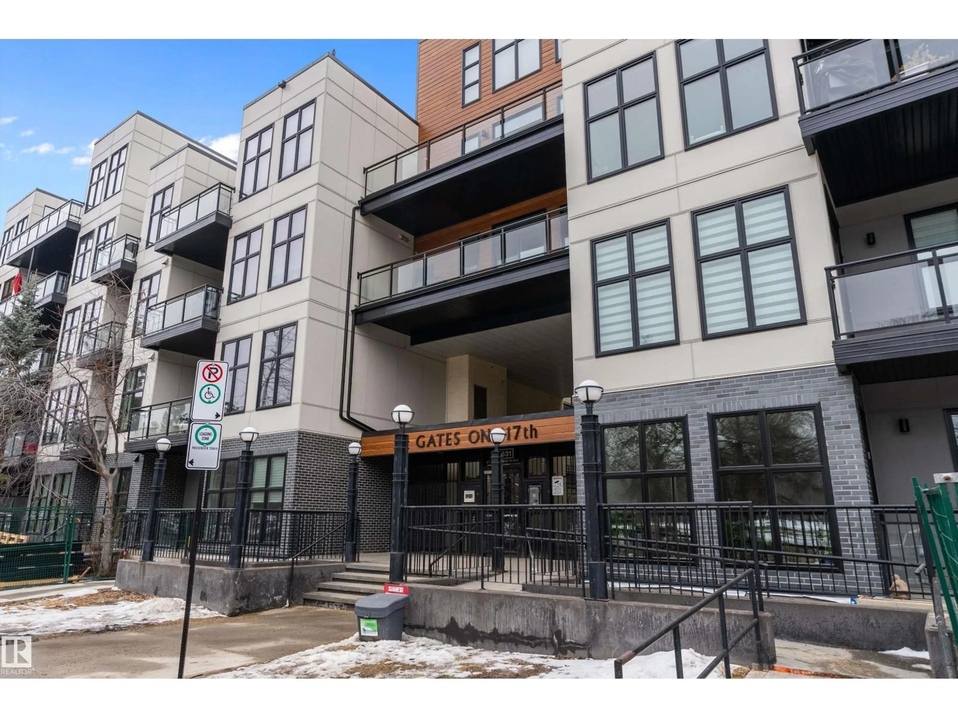 Patio, street for 415 10531 117 ST NW, Edmonton Alberta T5H0A8