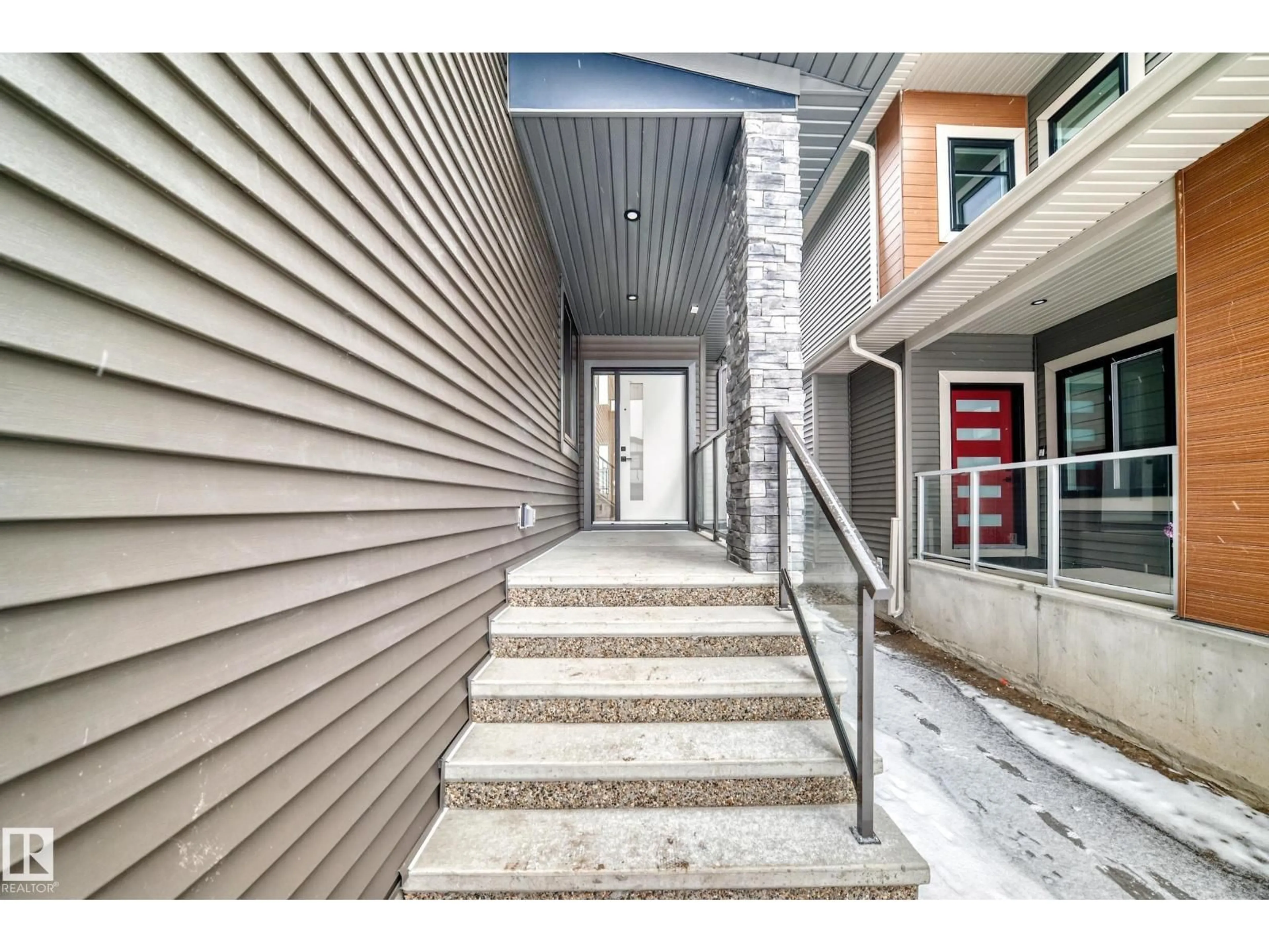 Indoor entryway for SW - 7023 KIVIAQ CR, Edmonton Alberta T6W5R2