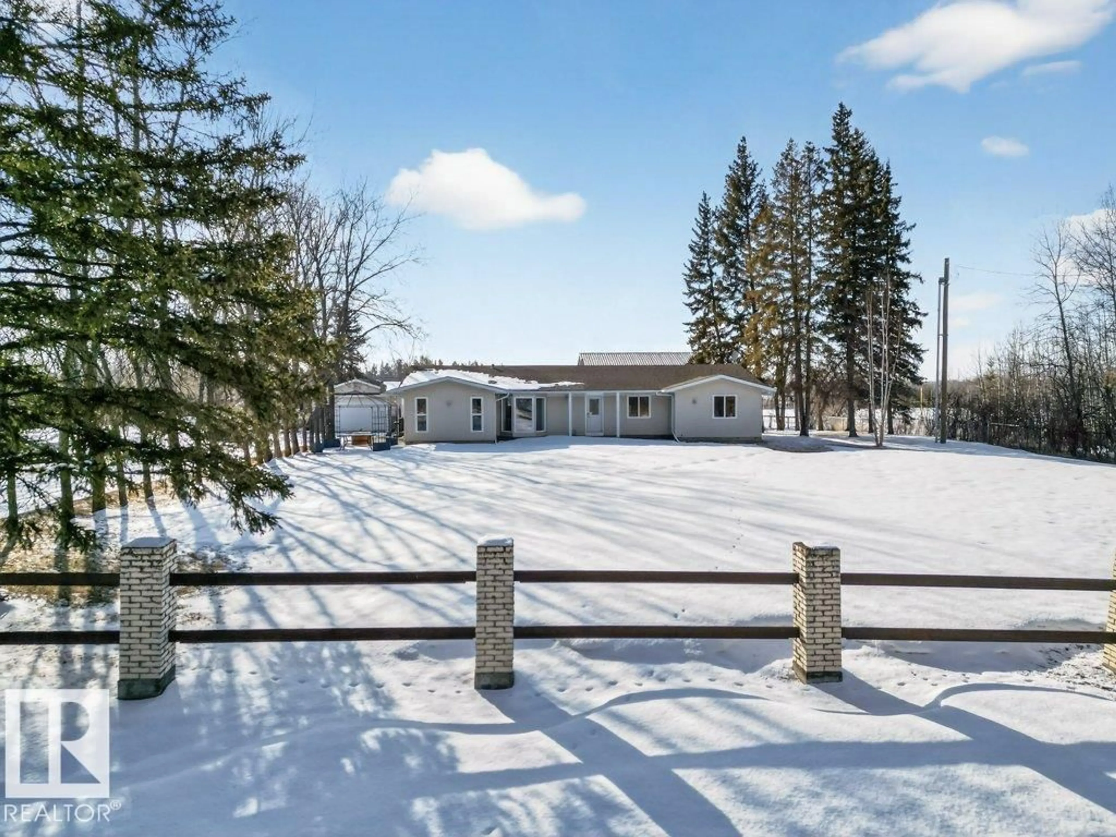 A pic from outside/outdoor area/front of a property/back of a property/a pic from drone, unknown for 38 23211 TWP ROAD 520, Rural Strathcona County Alberta T8B1G2