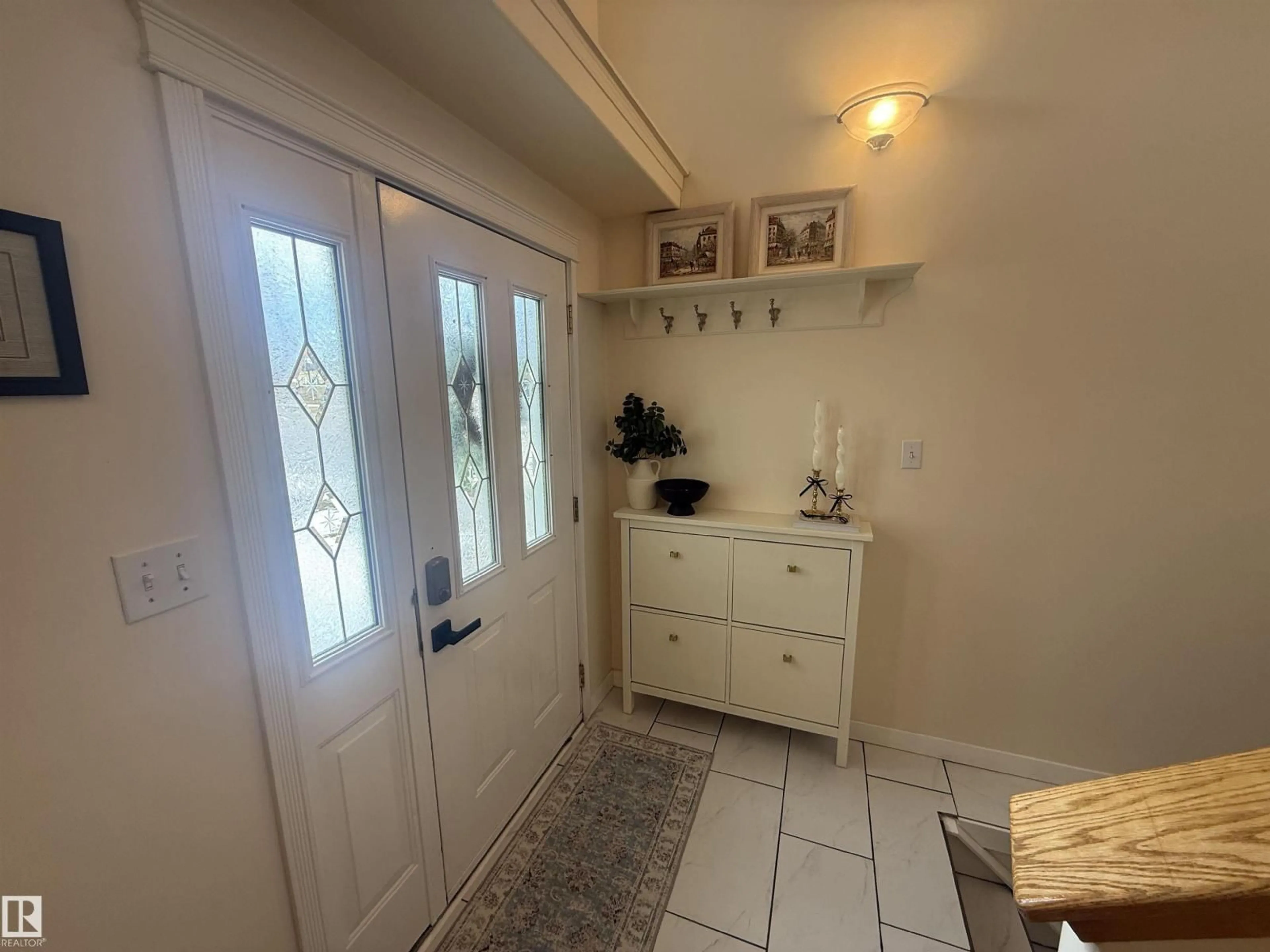 Indoor entryway for 23 GRAYRIDGE BA, Stony Plain Alberta T7Z2P9