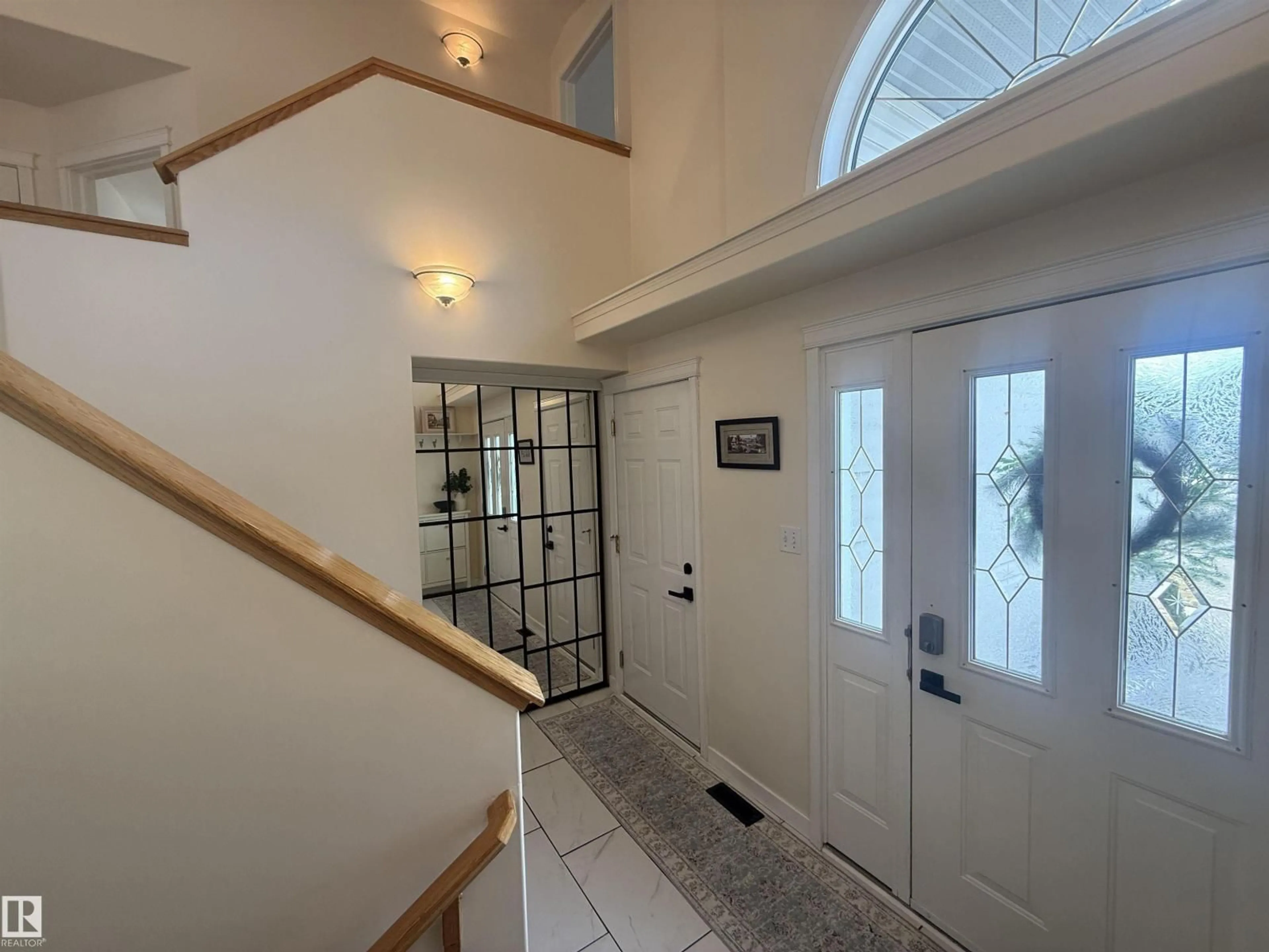 Indoor foyer for 23 GRAYRIDGE BA, Stony Plain Alberta T7Z2P9