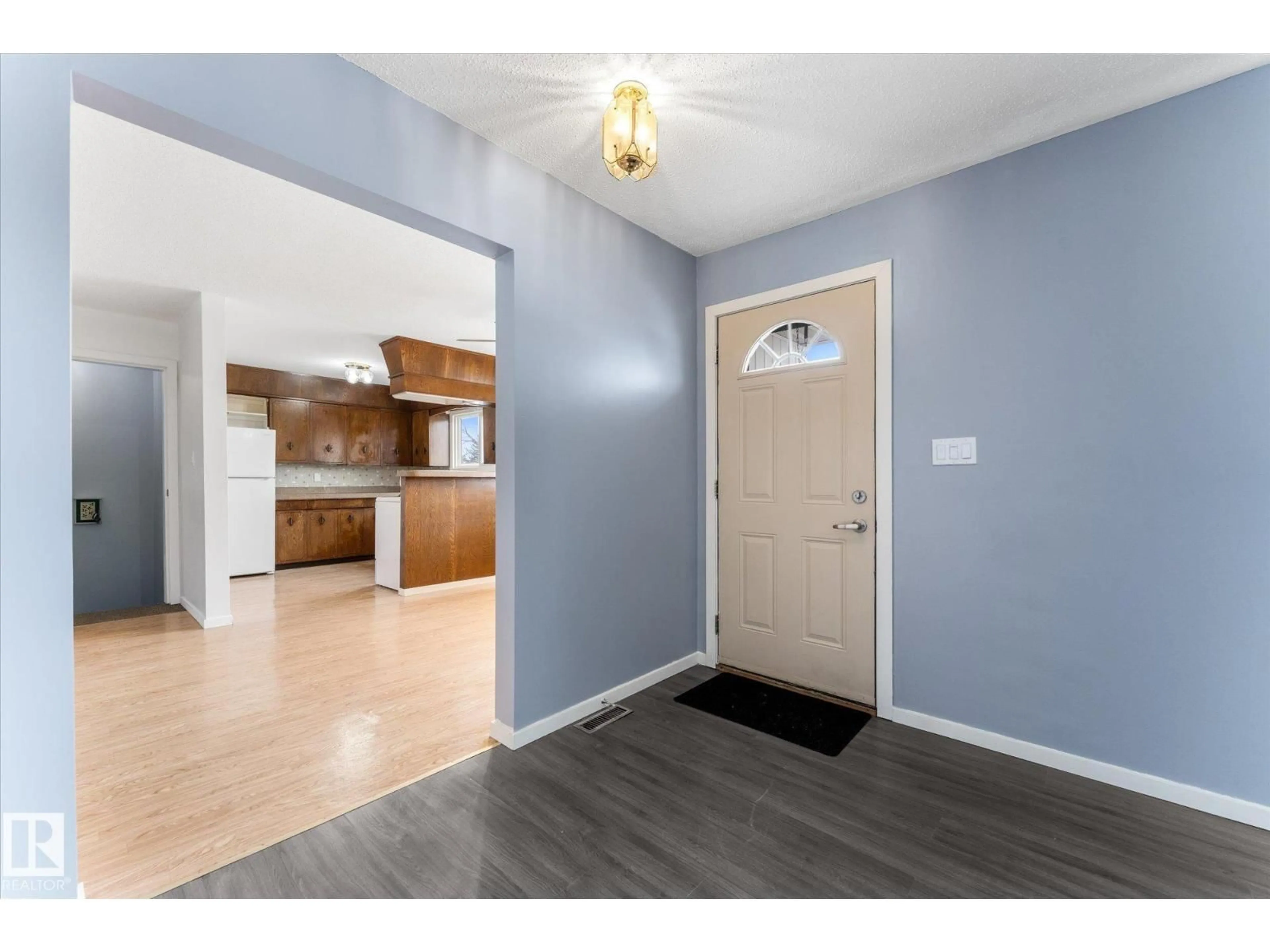 Indoor entryway for 4520 54 AV, Leduc Alberta T9E5W1