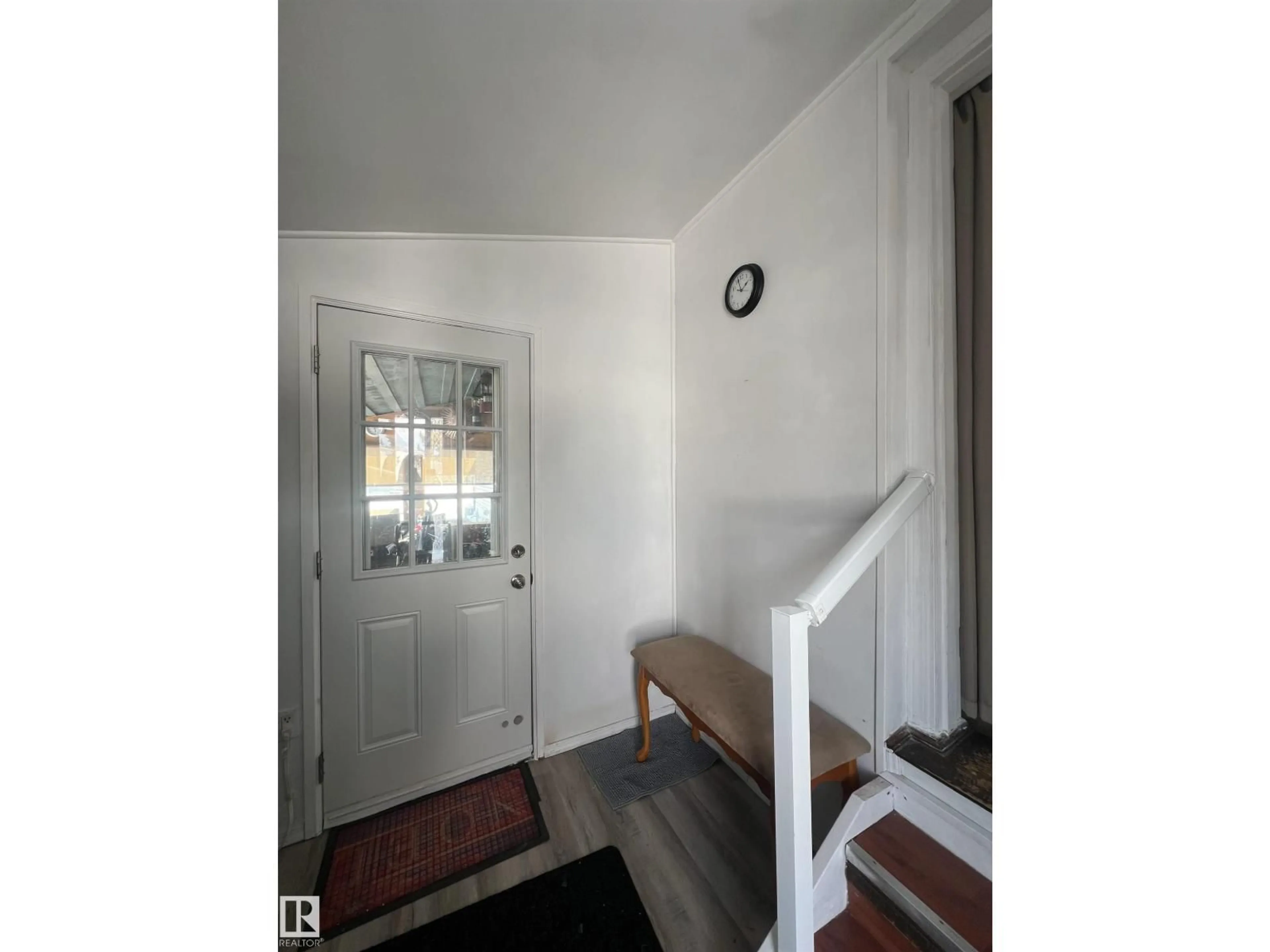 Indoor entryway for 4807 45 AV, Evansburg Alberta T0E0T0