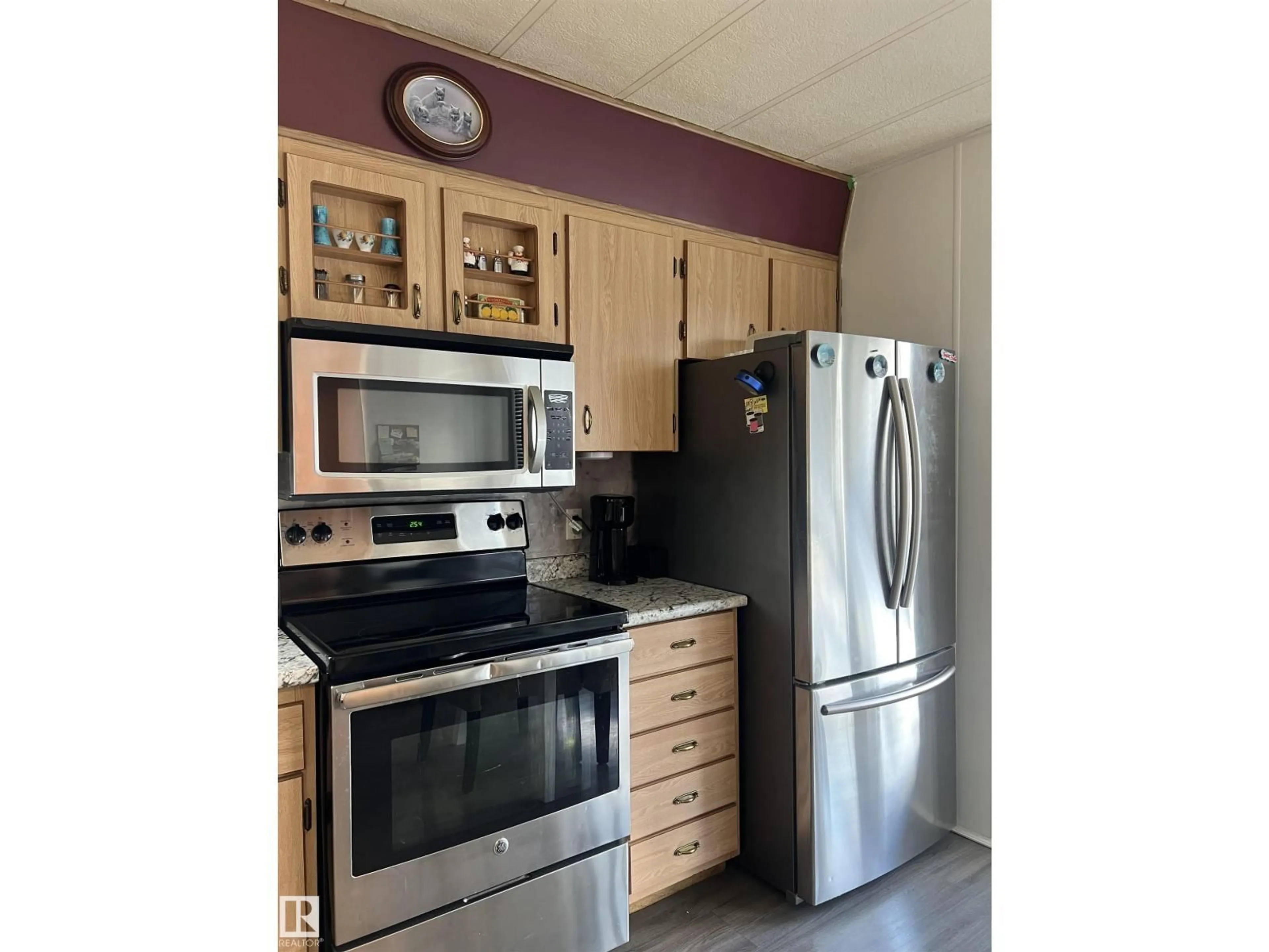 Standard kitchen, wood/laminate floor for 4807 45 AV, Evansburg Alberta T0E0T0